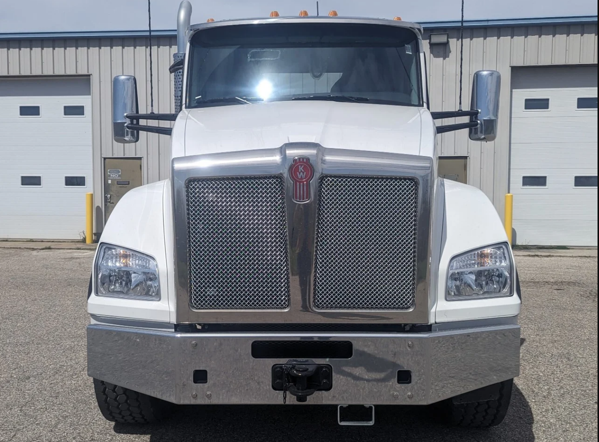 2025 Kenworth T880 - image 2