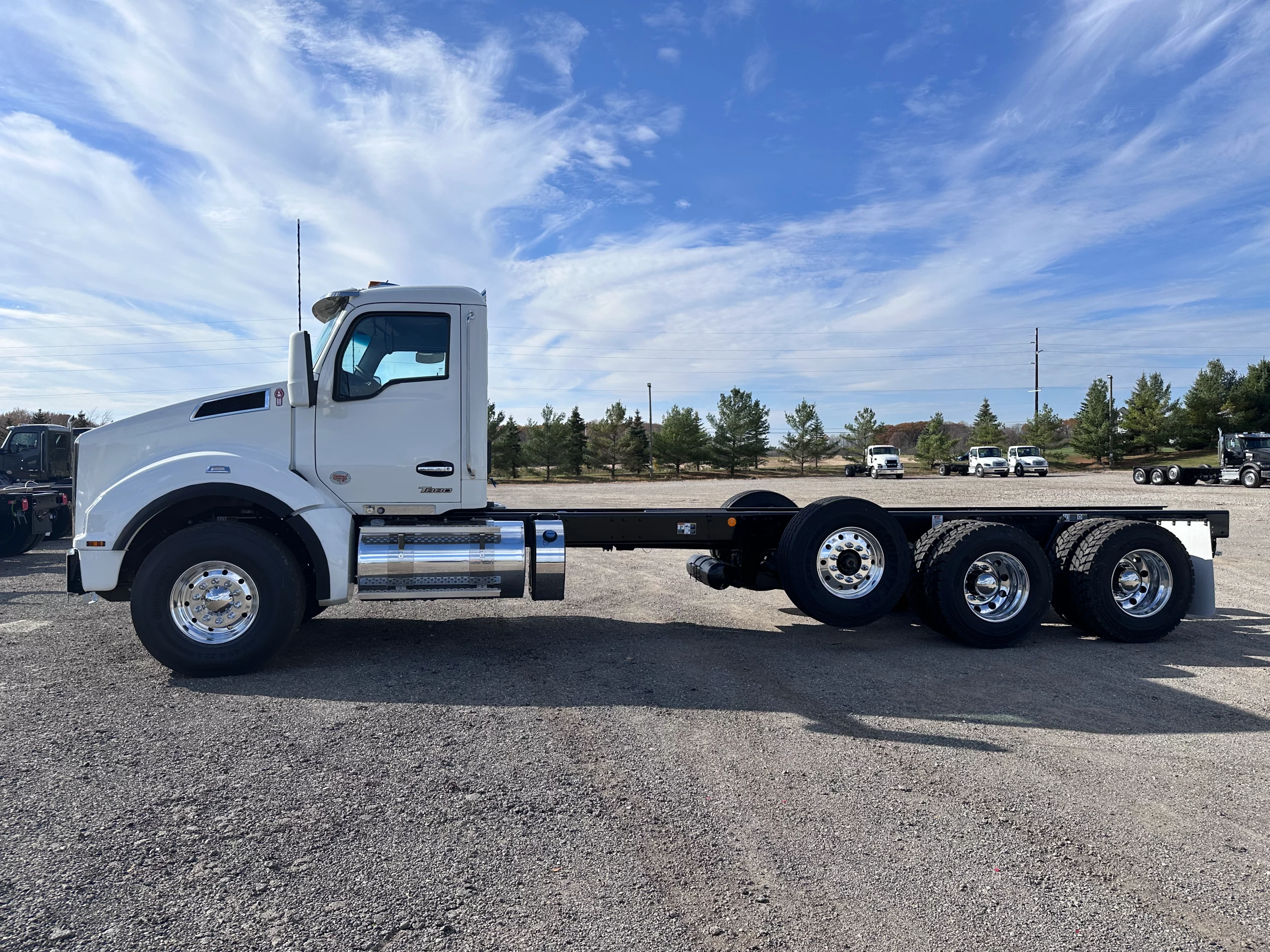 New 2025 KENWORTH T880 Hooklift Truck - image 4 of 6