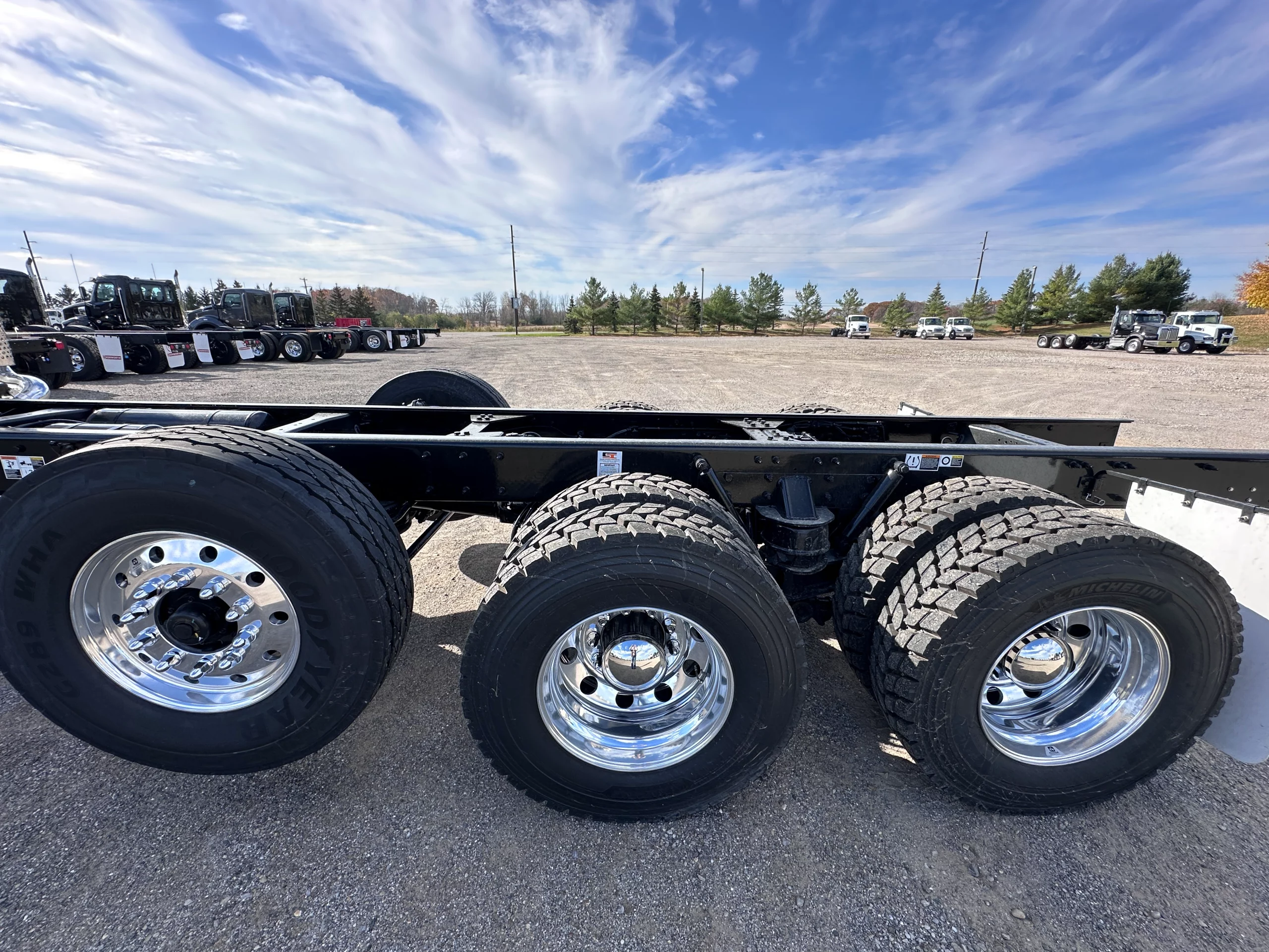 New 2025 KENWORTH T880 Hooklift Truck - image 6 of 6