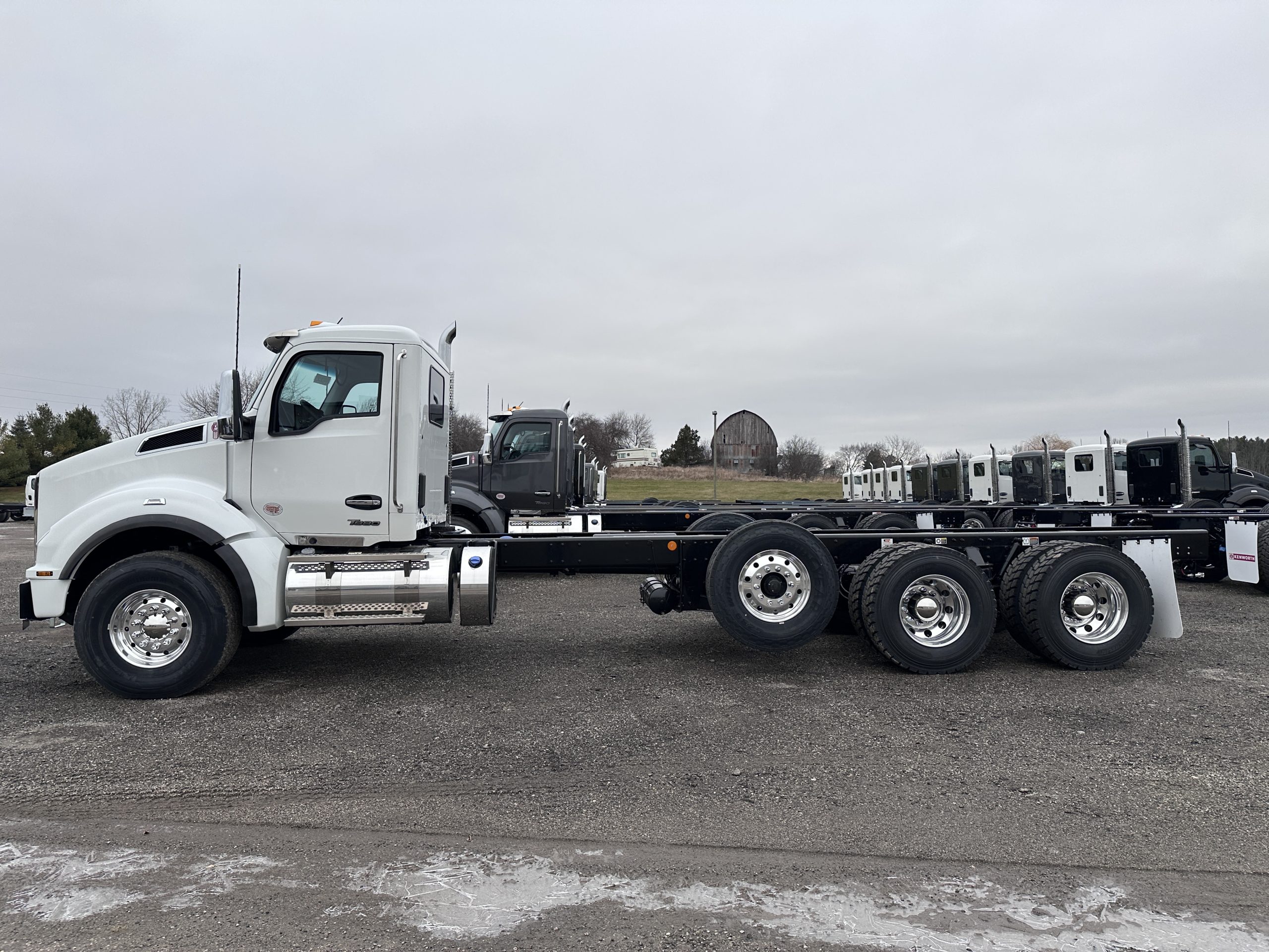 New 2025 KENWORTH T880 Hooklift Truck - image 4 of 6
