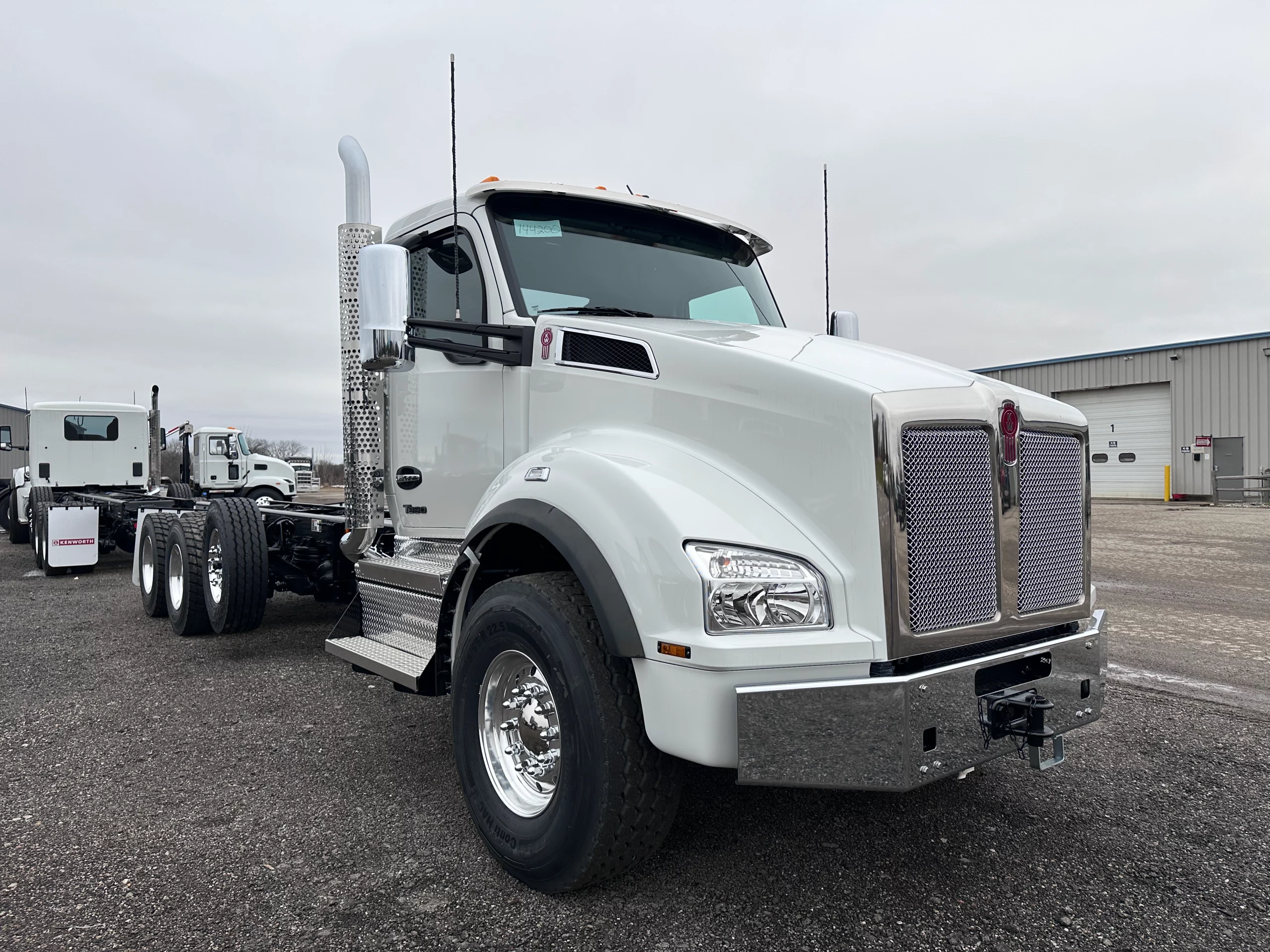 New 2025 KENWORTH T880 Hooklift Truck - image 1 of 6