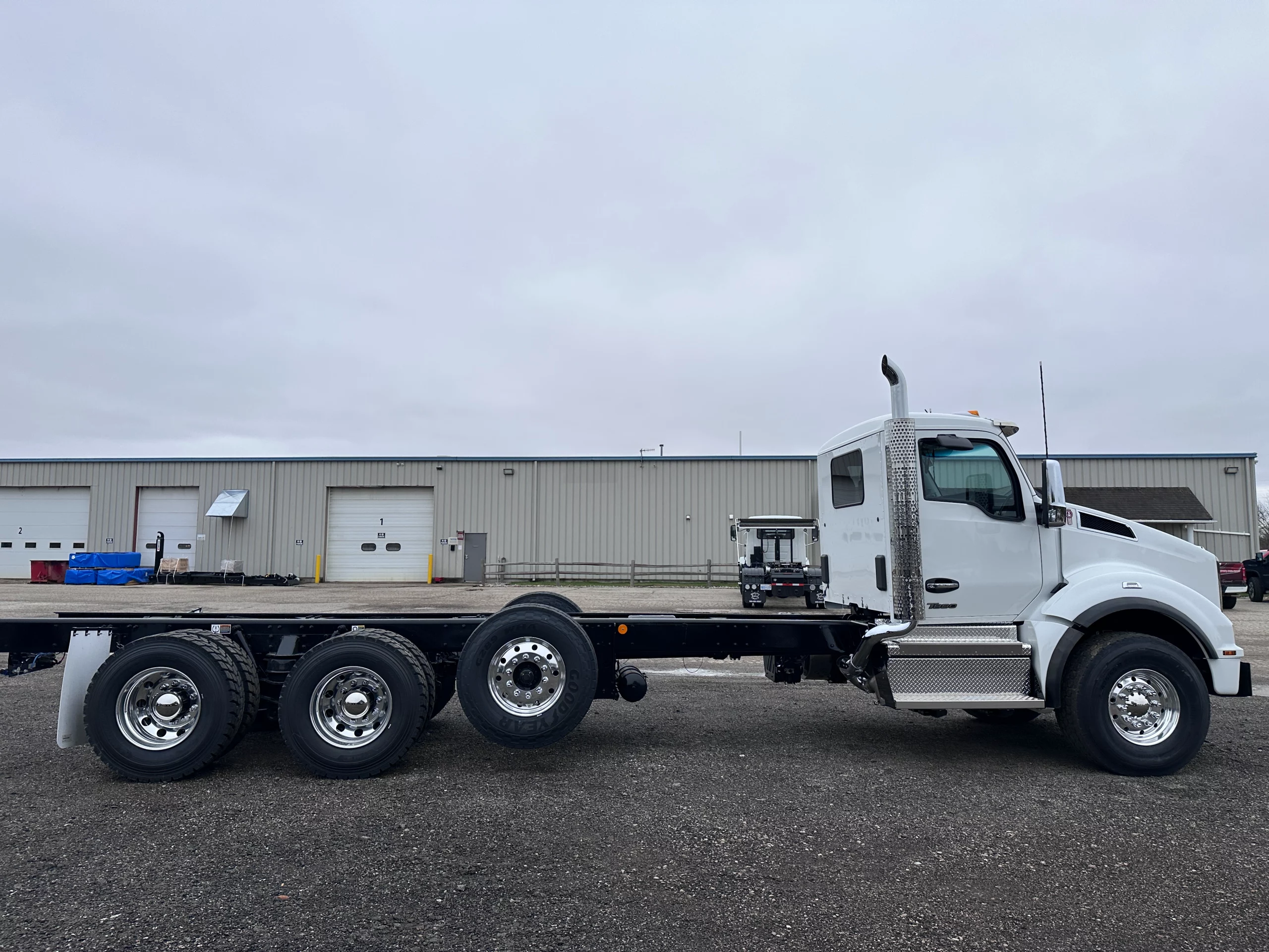 New 2025 KENWORTH T880 Hooklift Truck - image 6 of 6