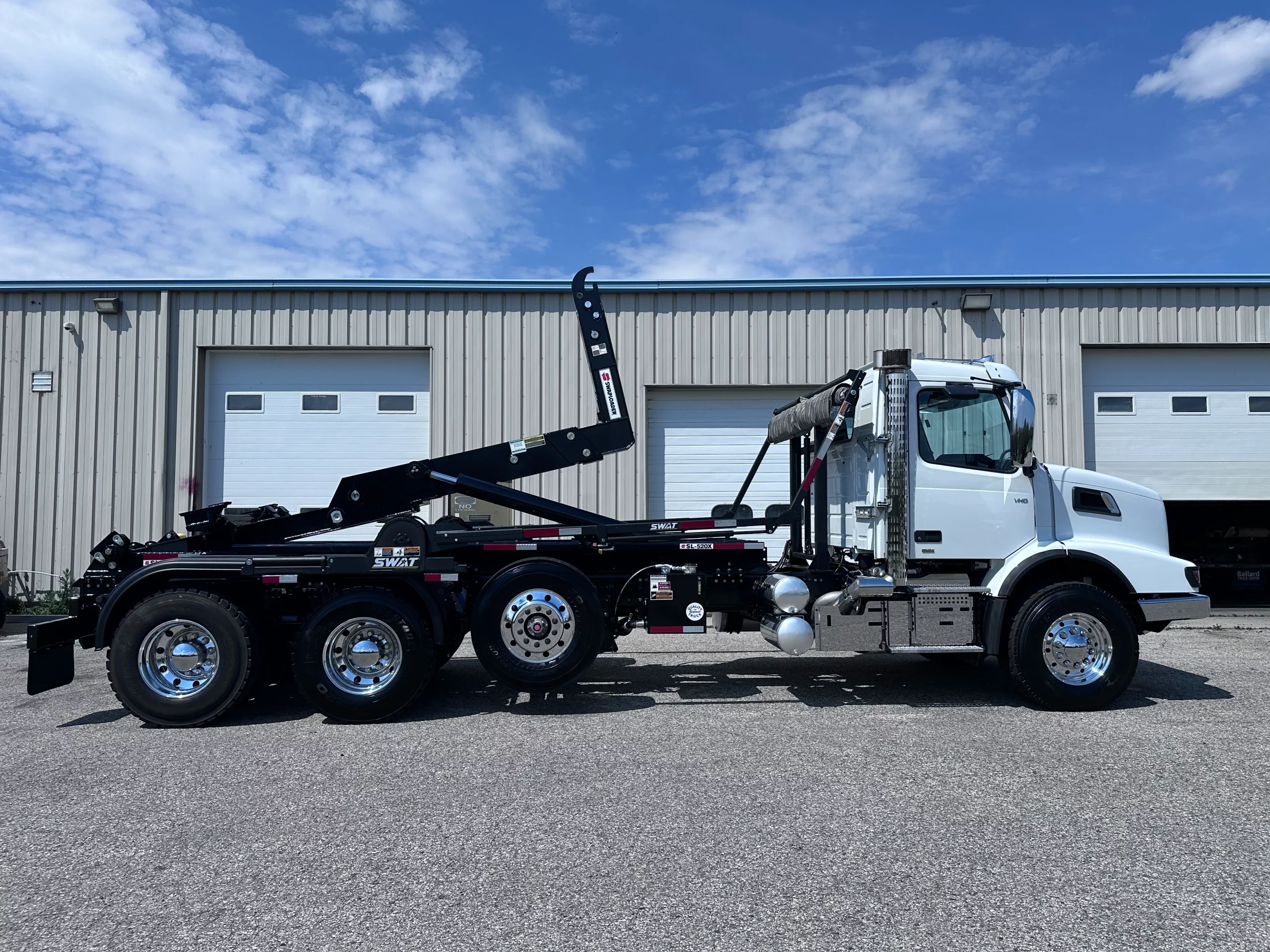 New 2025 VOLVO VHD Hooklift Truck - image 4 of 6