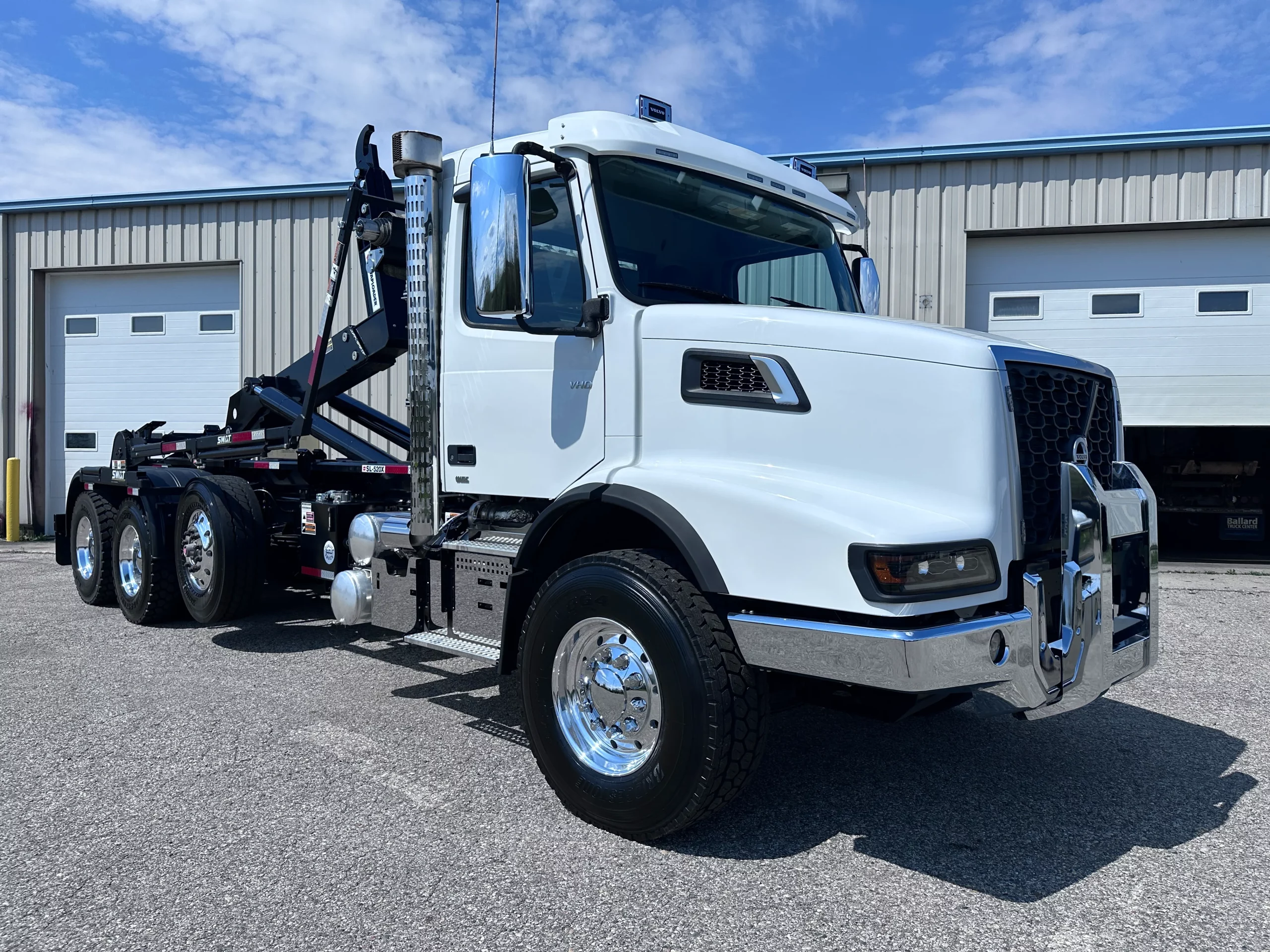 New 2025 VOLVO VHD Hooklift Truck - image 3 of 6
