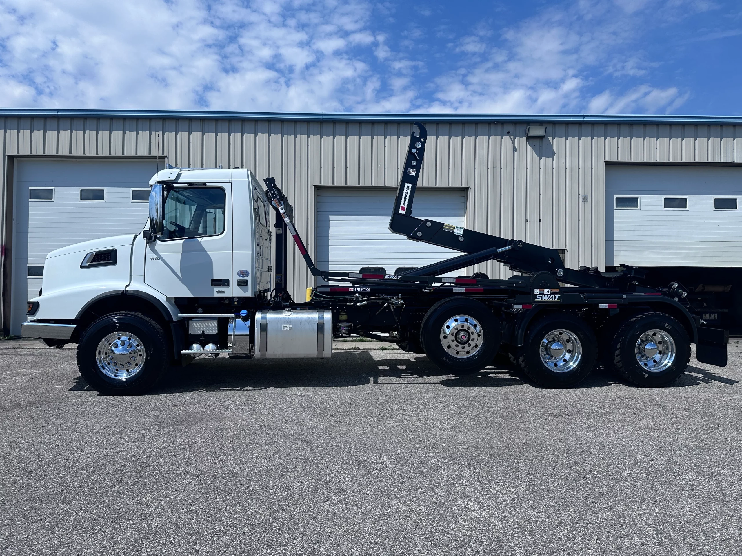 New 2025 VOLVO VHD Hooklift Truck - image 5 of 6