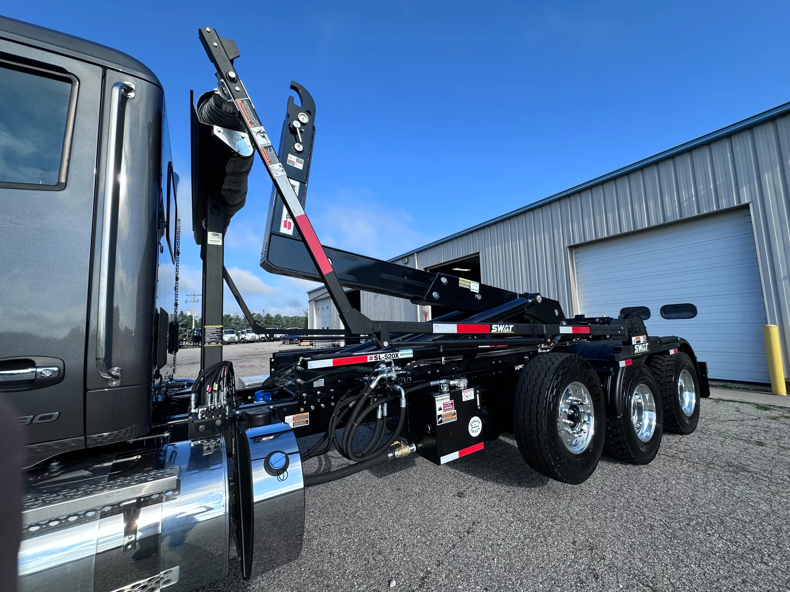 New 2025 KENWORTH T880 Hooklift Truck - image 6 of 6