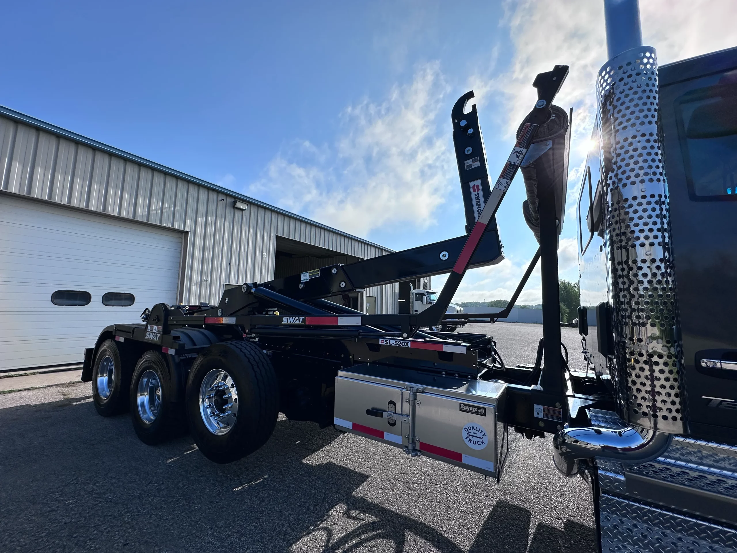 New 2025 KENWORTH T880 Hooklift Truck - image 5 of 6