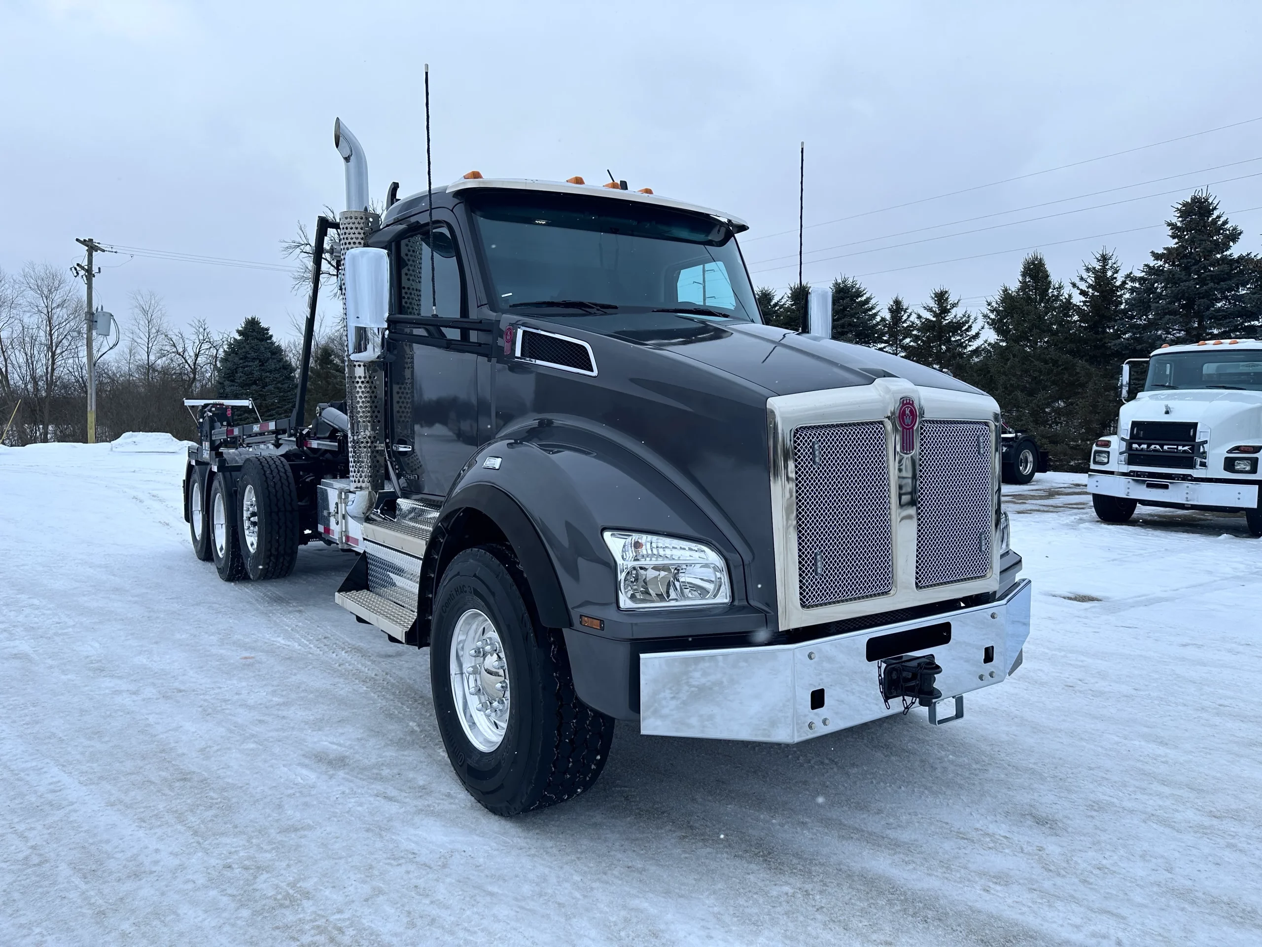 New 2025 KENWORTH T880 Hooklift Truck - image 1 of 6