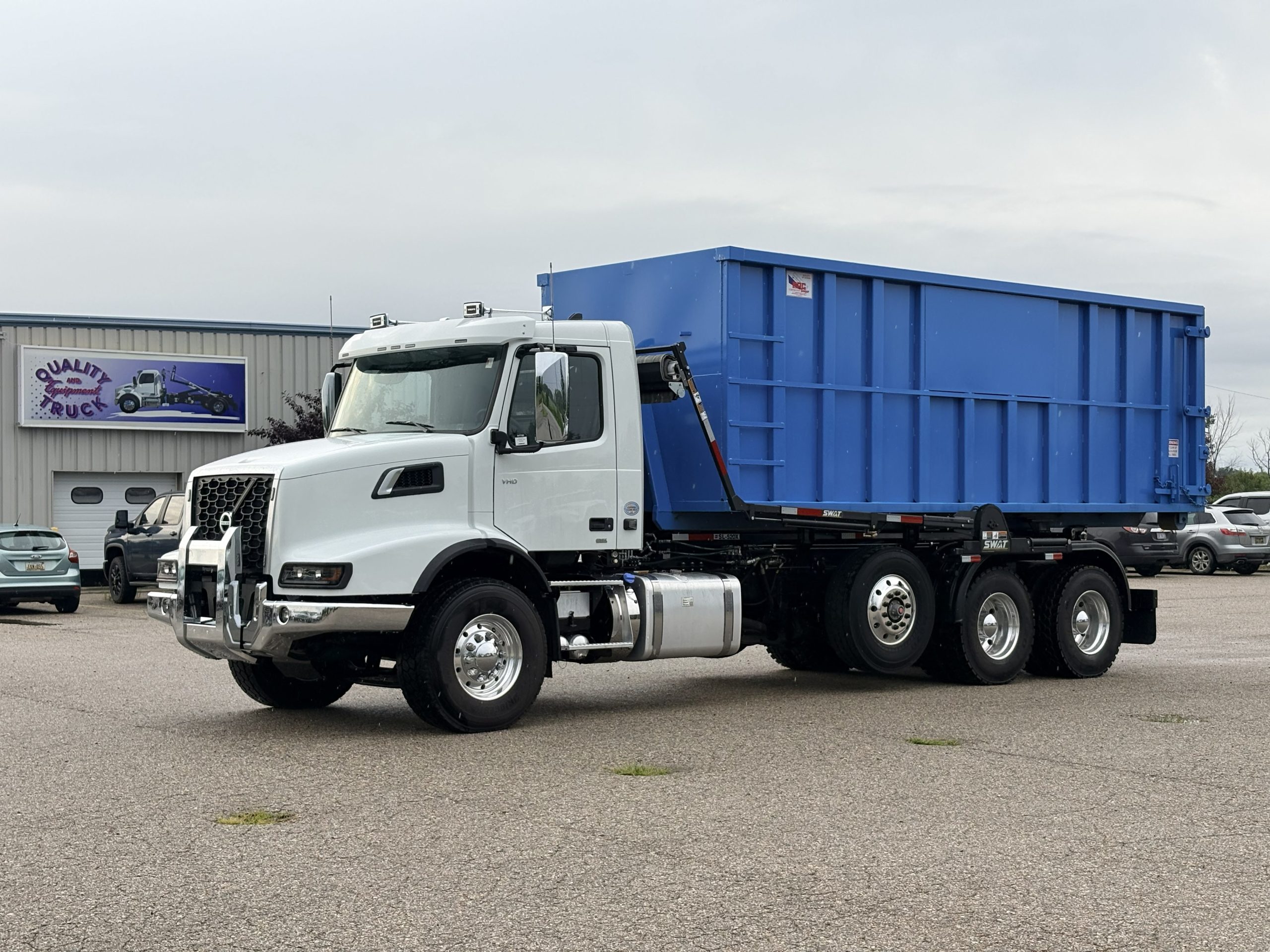 New 2025 Volvo Vhd Hooklift Truck New 2025 VOLVO VHD Hooklift Truck - image 4 of 6