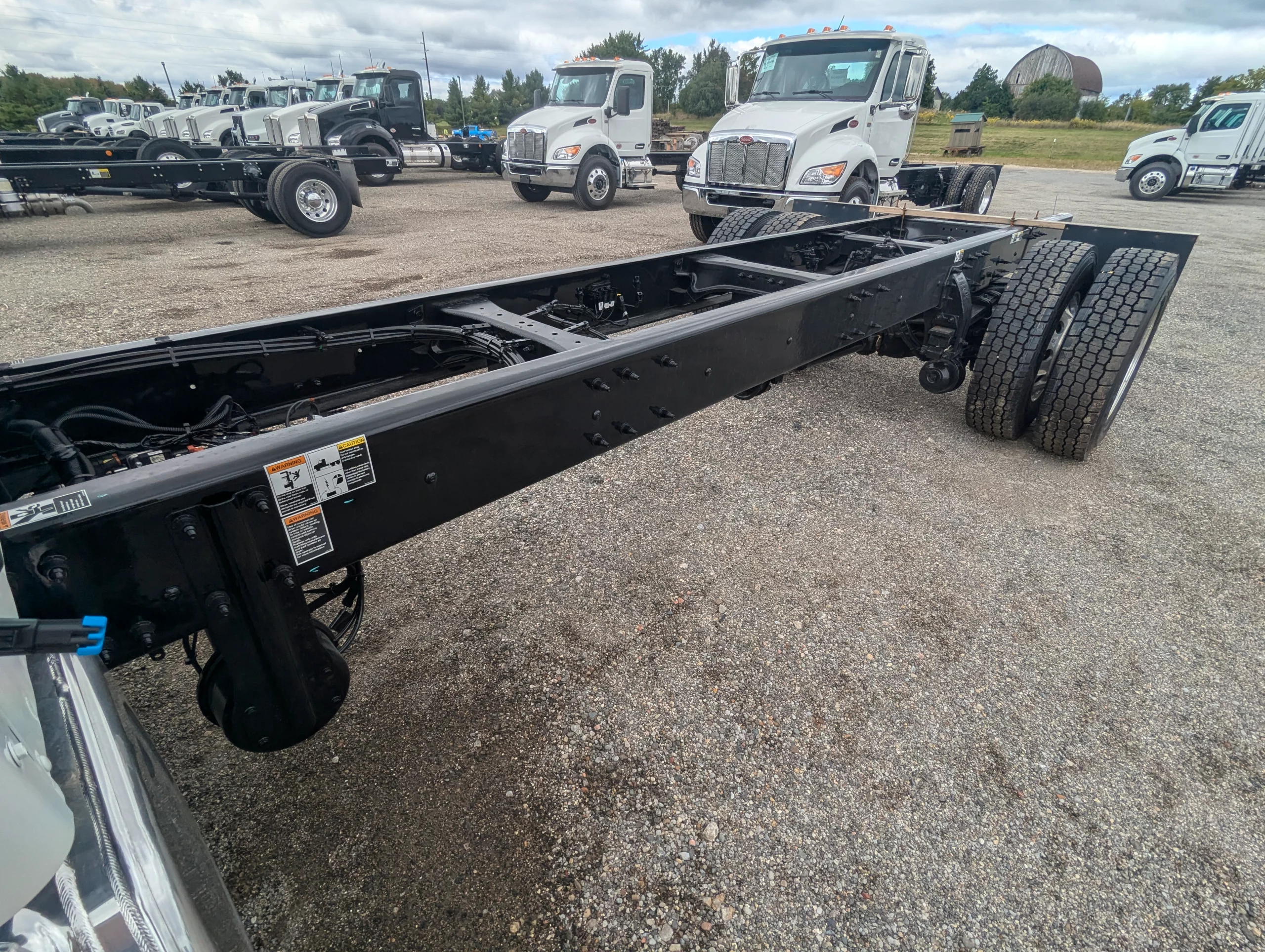 New 2025 PETERBILT 536 Hooklift Truck - image 5 of 6