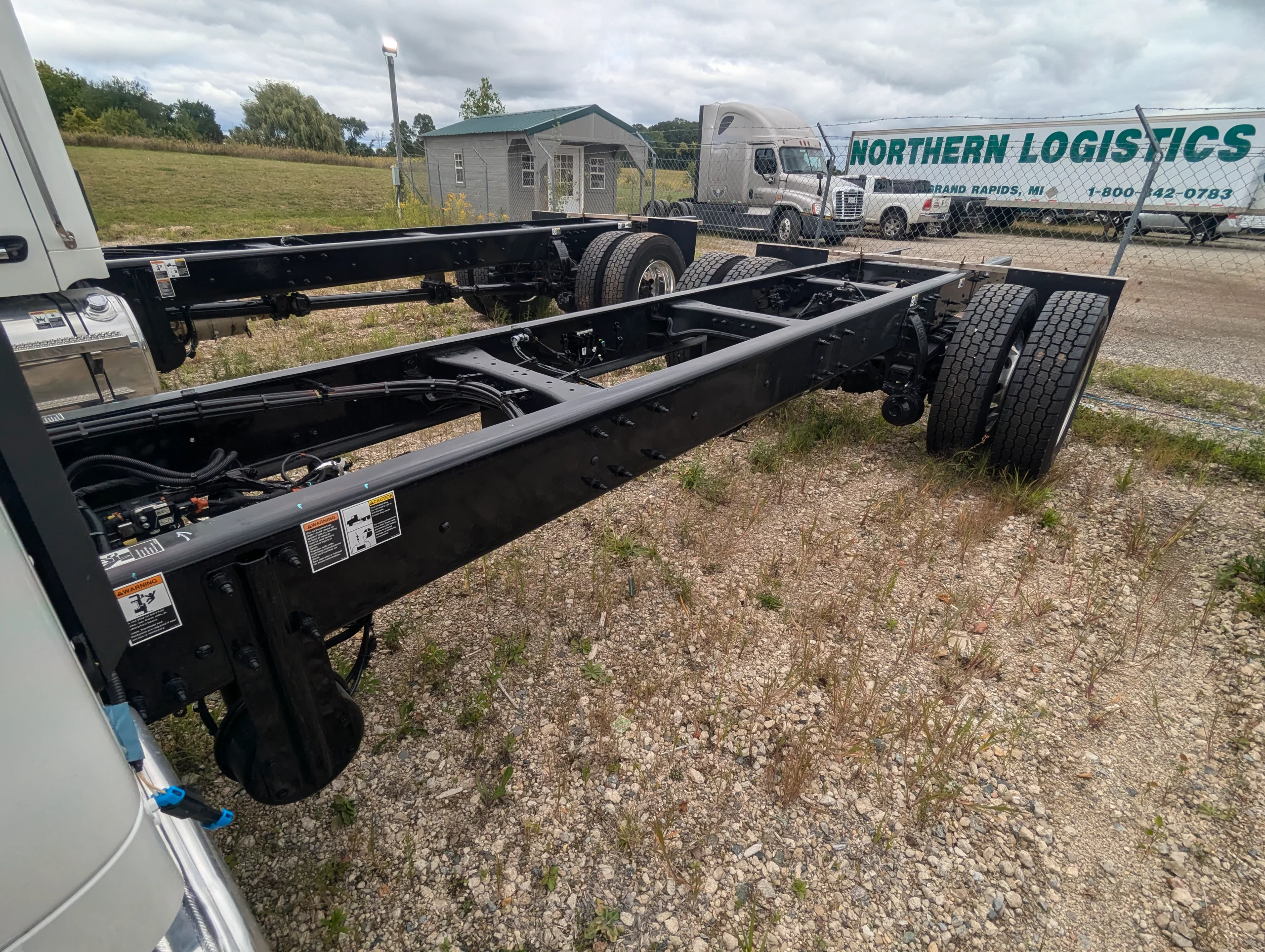 New 2025 PETERBILT 536 Hooklift Truck - image 5 of 6