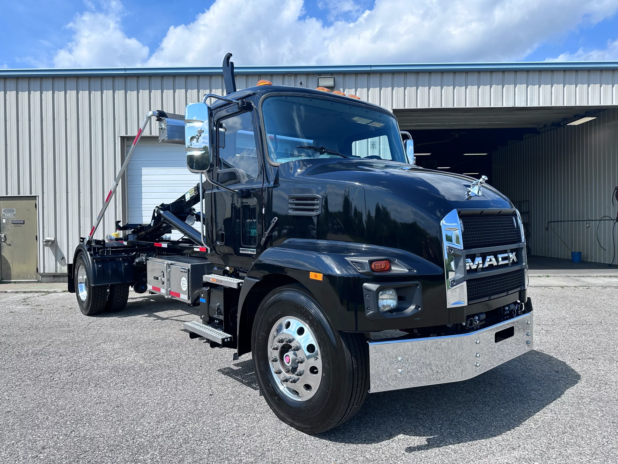 New 2025 MACK MD7 Hooklift Truck - image 1 of 6