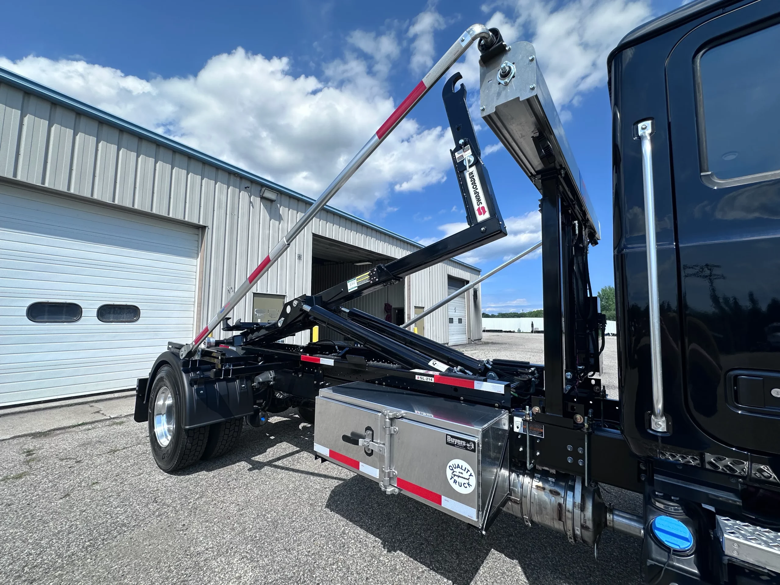 New 2025 MACK MD7 Hooklift Truck - image 6 of 6