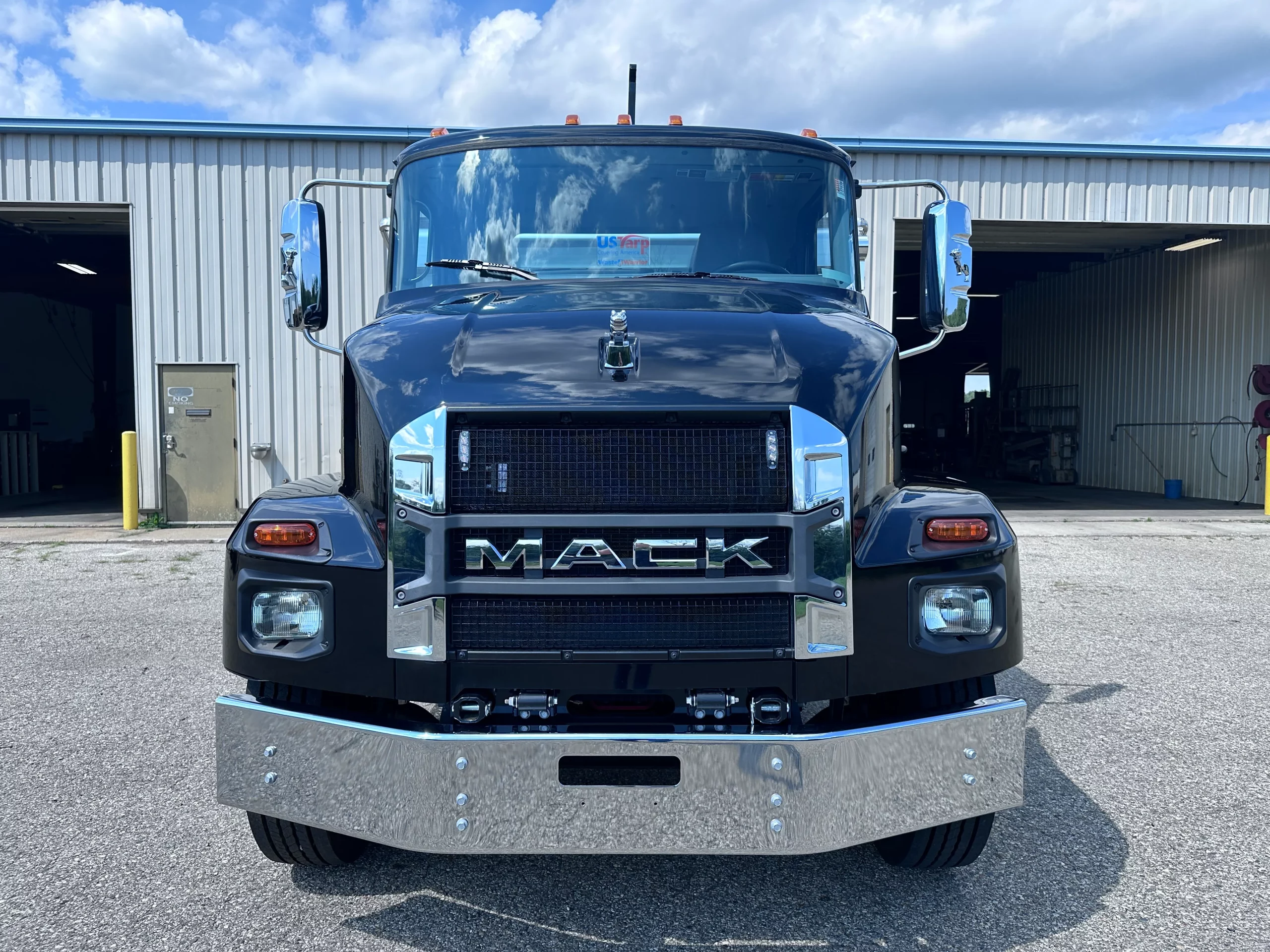 New 2025 MACK MD7 Hooklift Truck - image 2 of 6