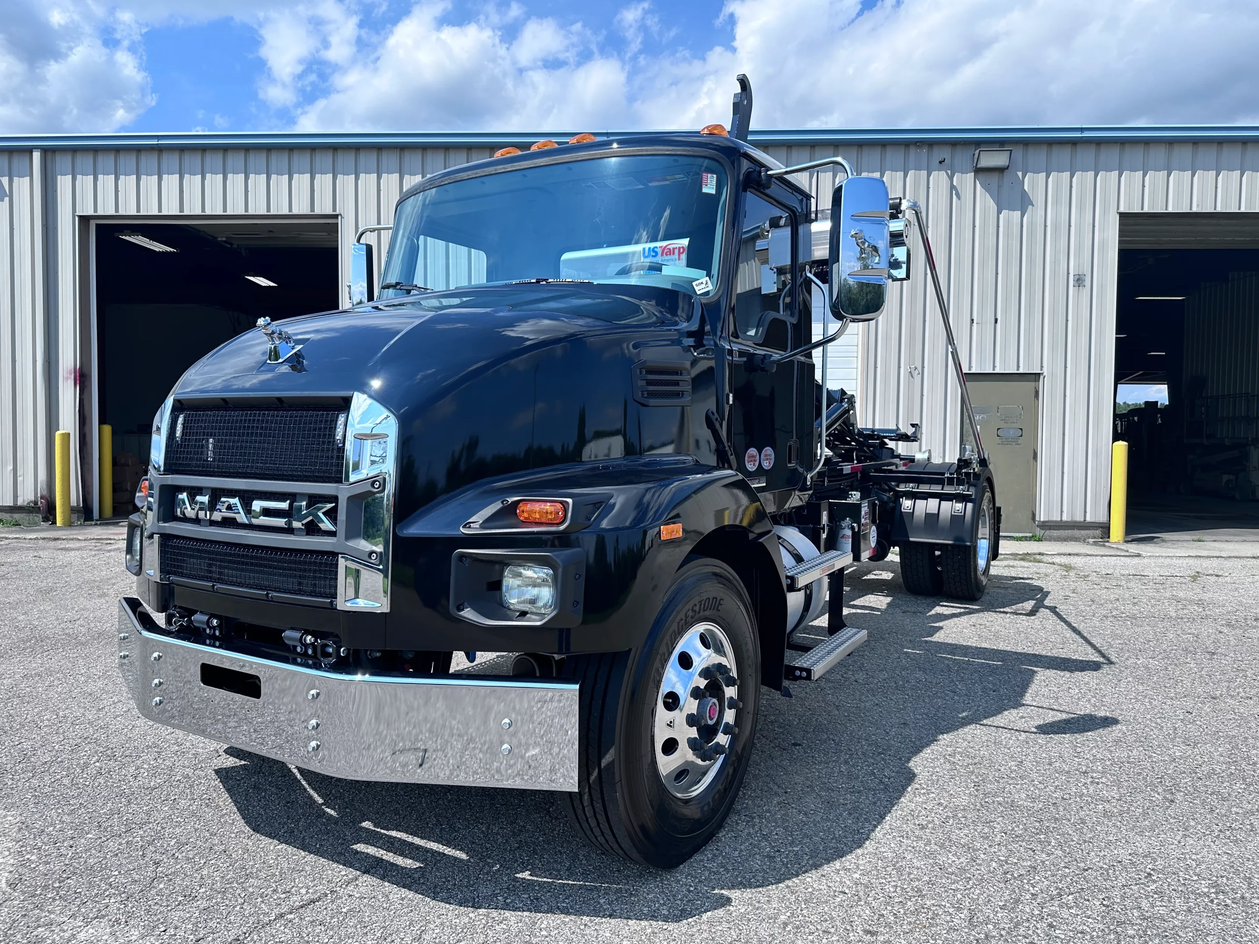 New 2025 MACK MD7 Hooklift Truck - image 3 of 6