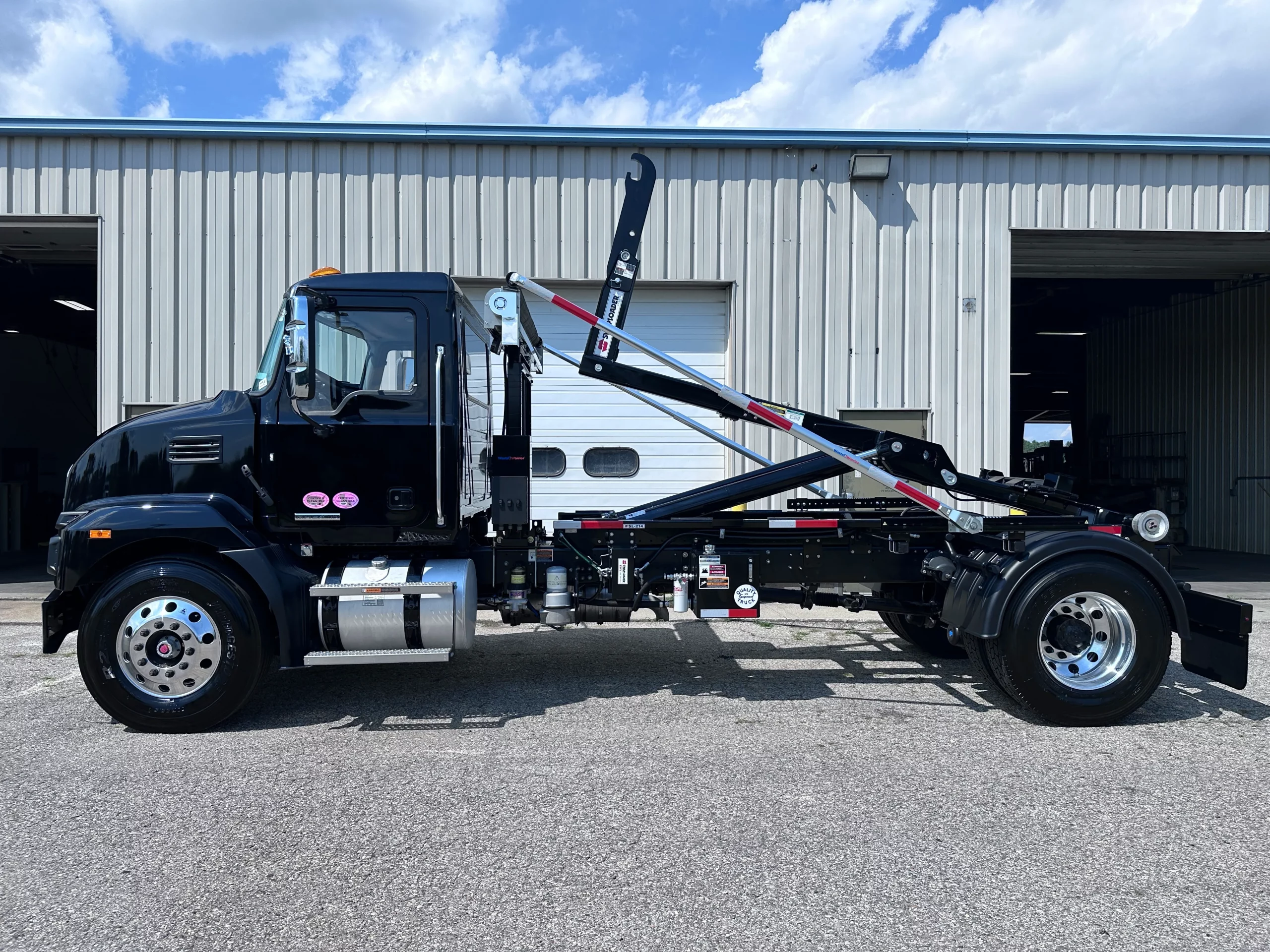 New 2025 MACK MD7 Hooklift Truck - image 5 of 6