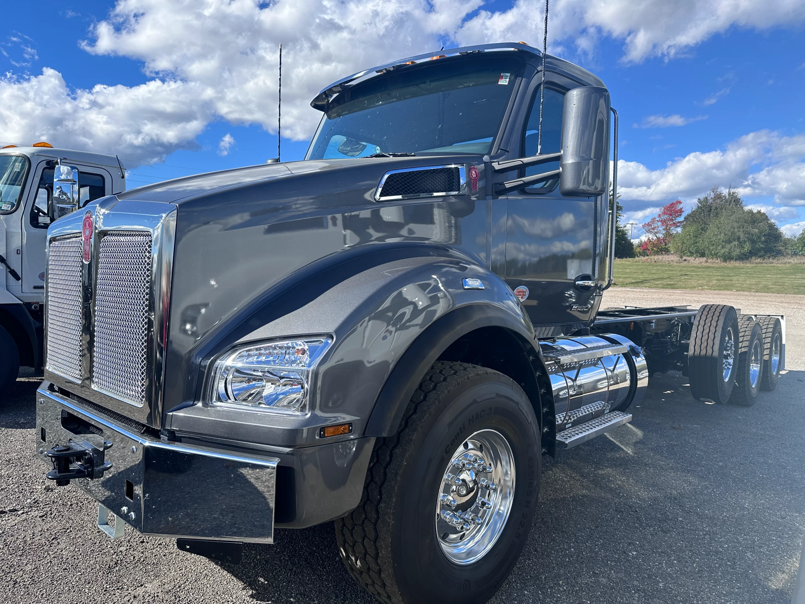 New Grey Kenworth T880 Hooklift Truck - image 1 of 6