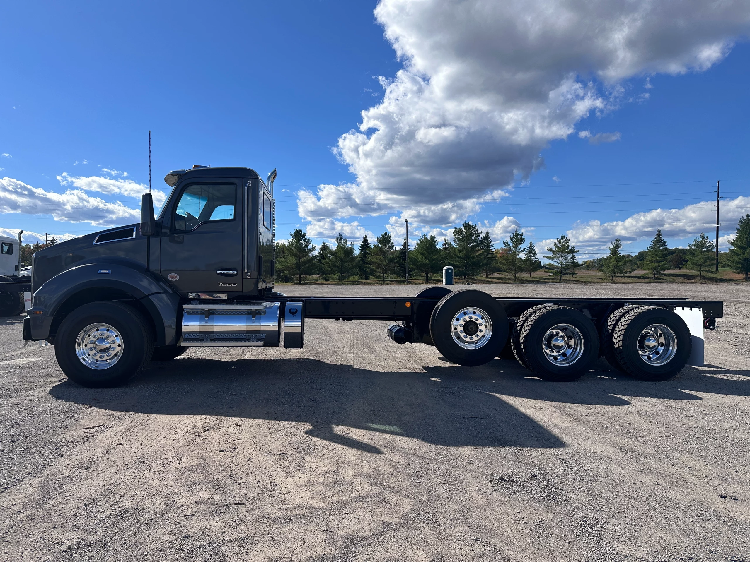 New Grey Kenworth T880 Hooklift Truck - image 5 of 6