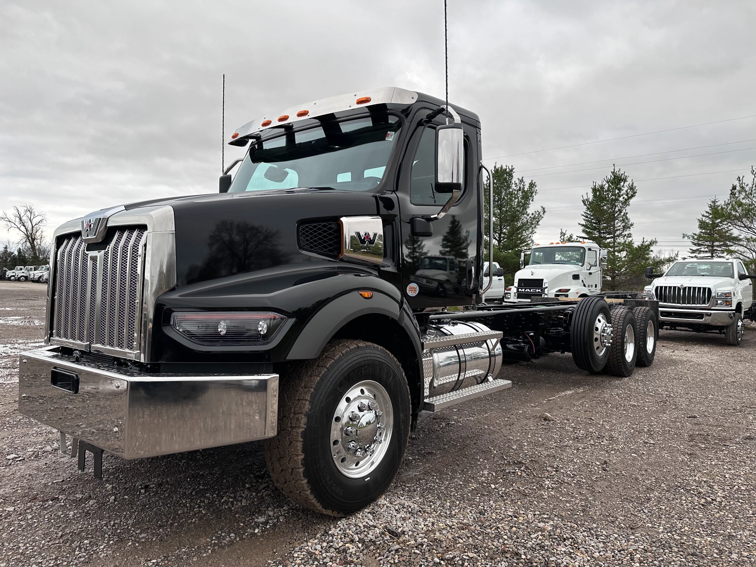 New 2025 WESTERN STAR 49X Hooklift Truck - image 3 of 6