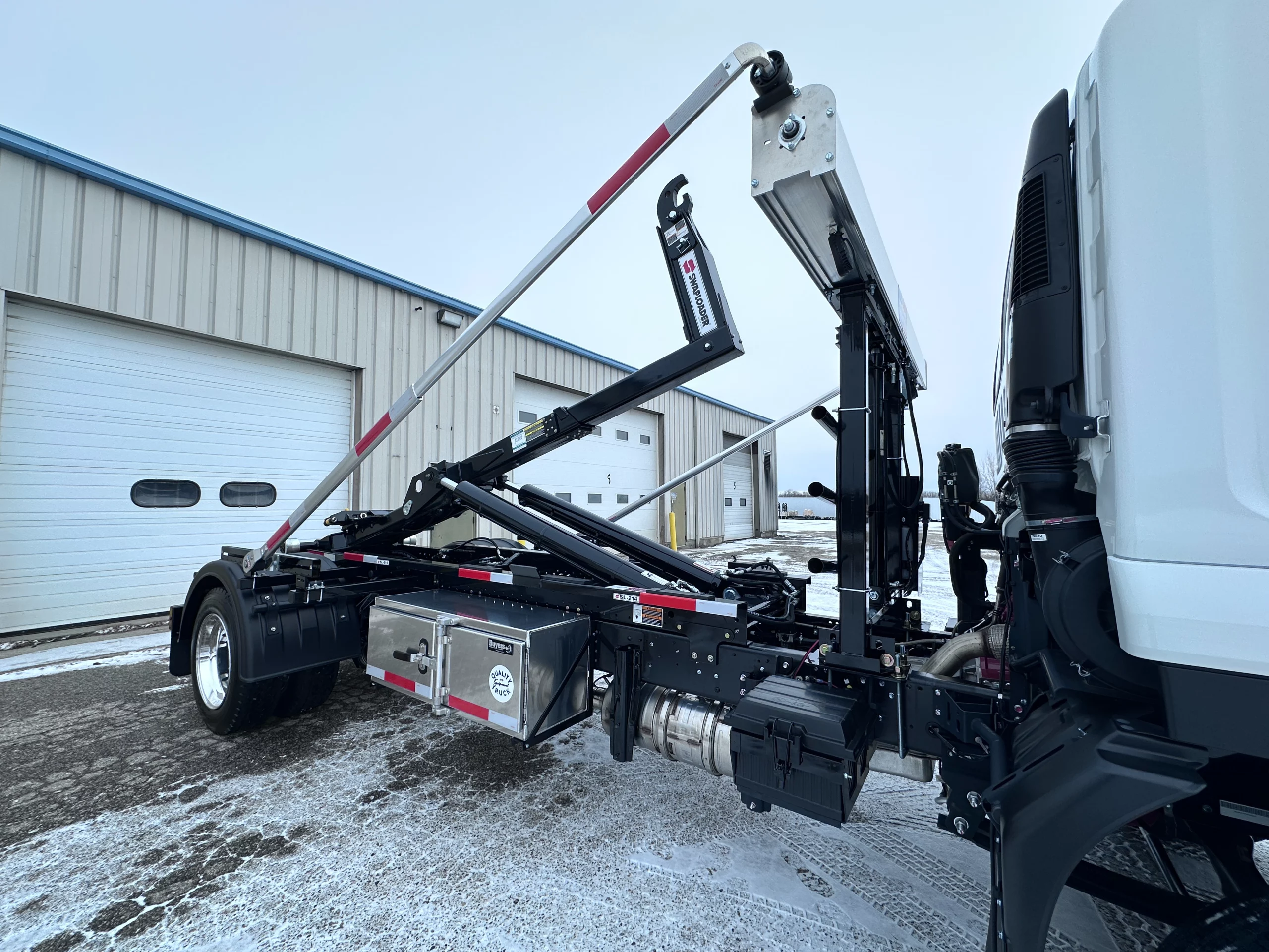 New 2025 Isuzu FTR Hooklift Truck - image 4 of 6