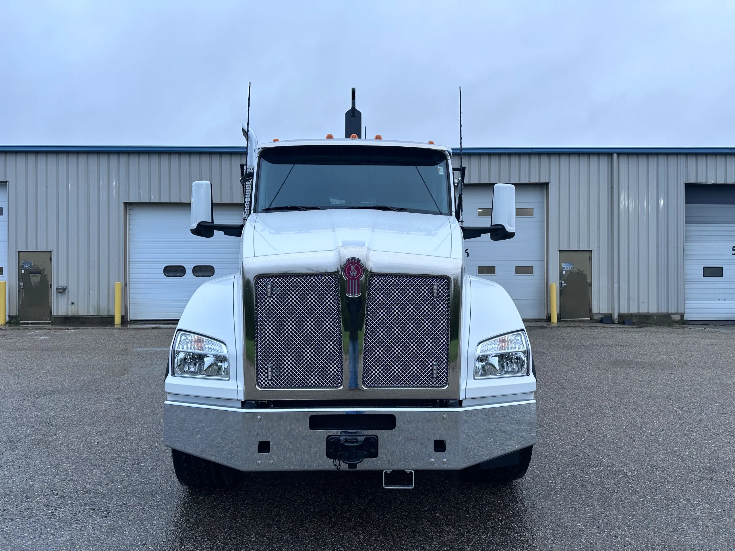 New White Kenworth T880 Hooklift Truck - image 2 of 6