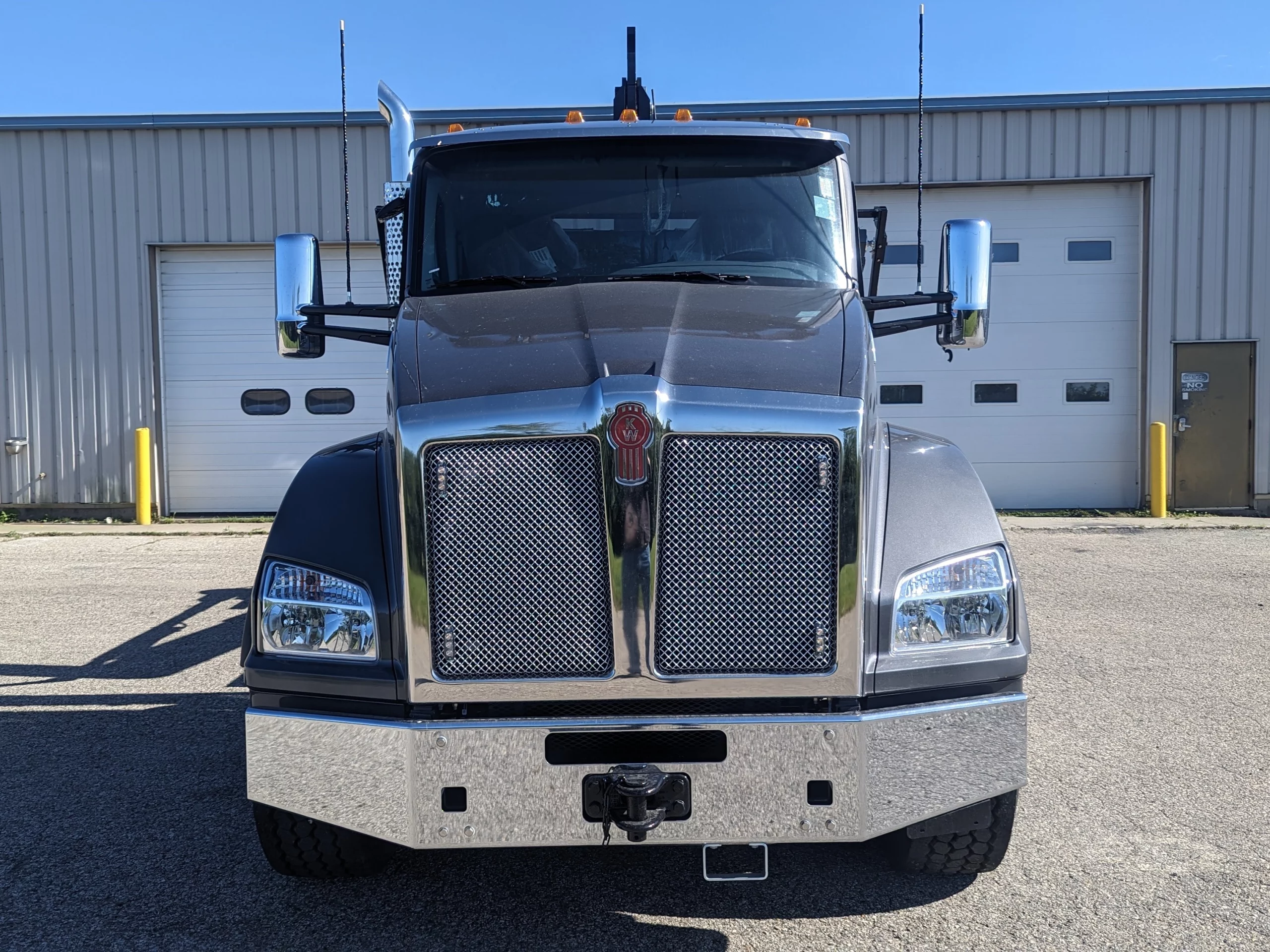 New 2025 KENWORTH T880 Hooklift Truck - image 2 of 6