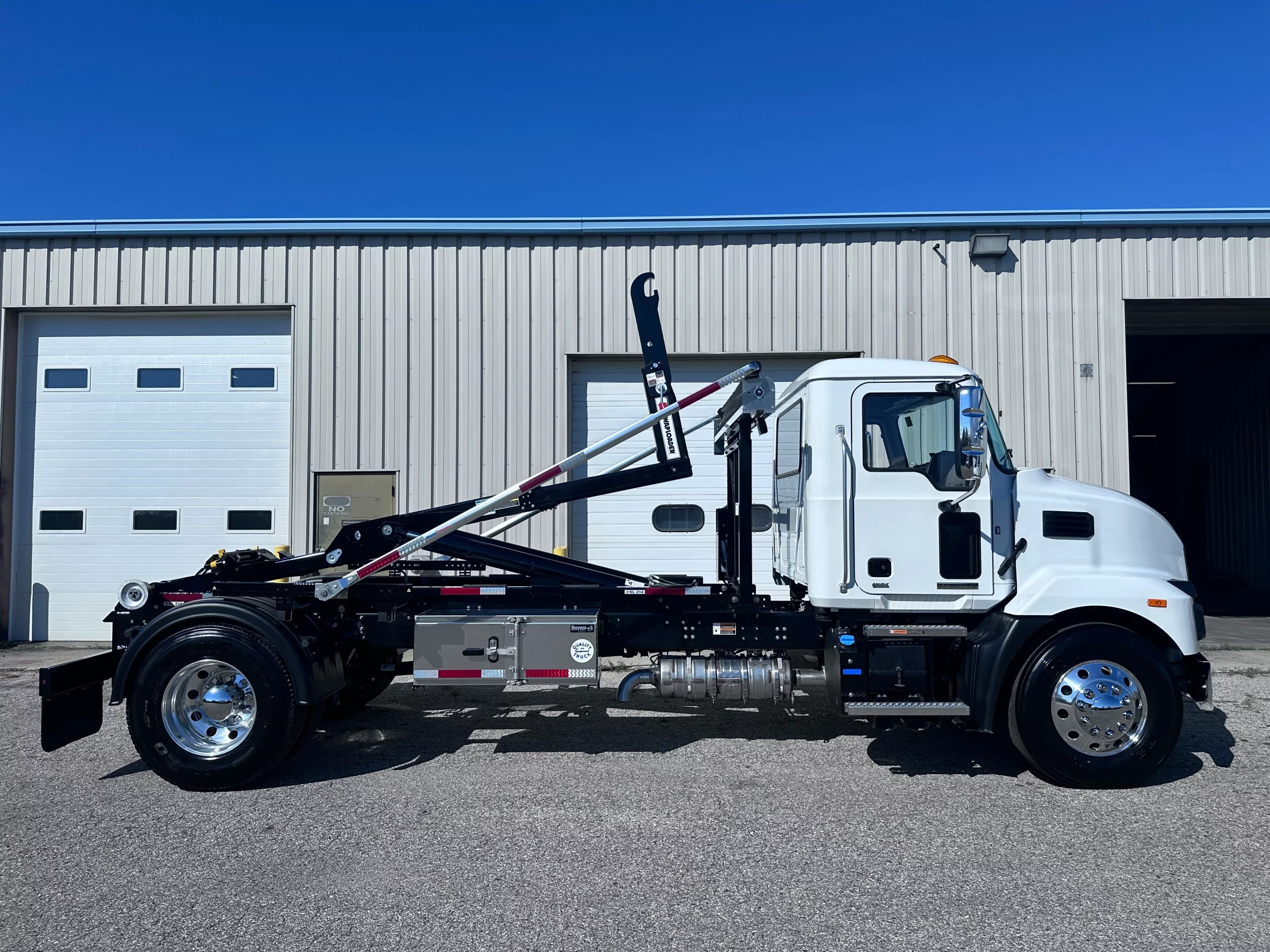 NEW 2025 Mack MD7 Hooklift Truck NEW 2025 Mack MD7 Hooklift Truck - image 4 of 6