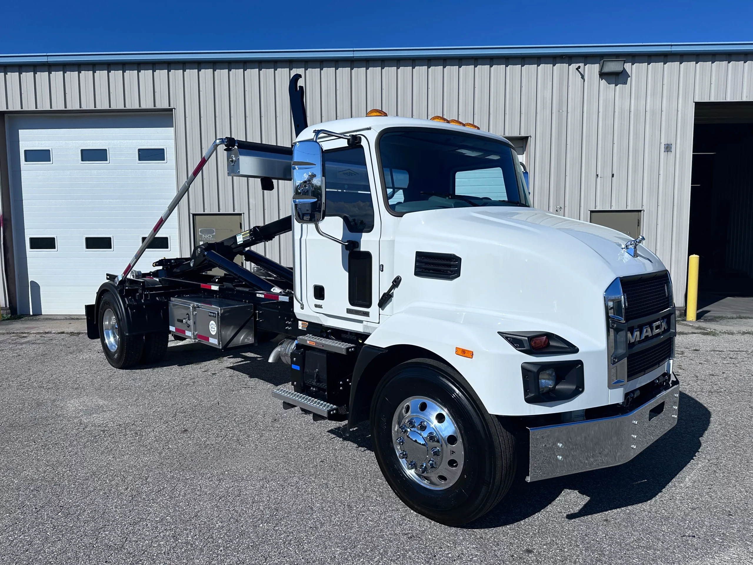 NEW 2025 Mack MD7 Hooklift Truck NEW 2025 Mack MD7 Hooklift Truck - image 1 of 6