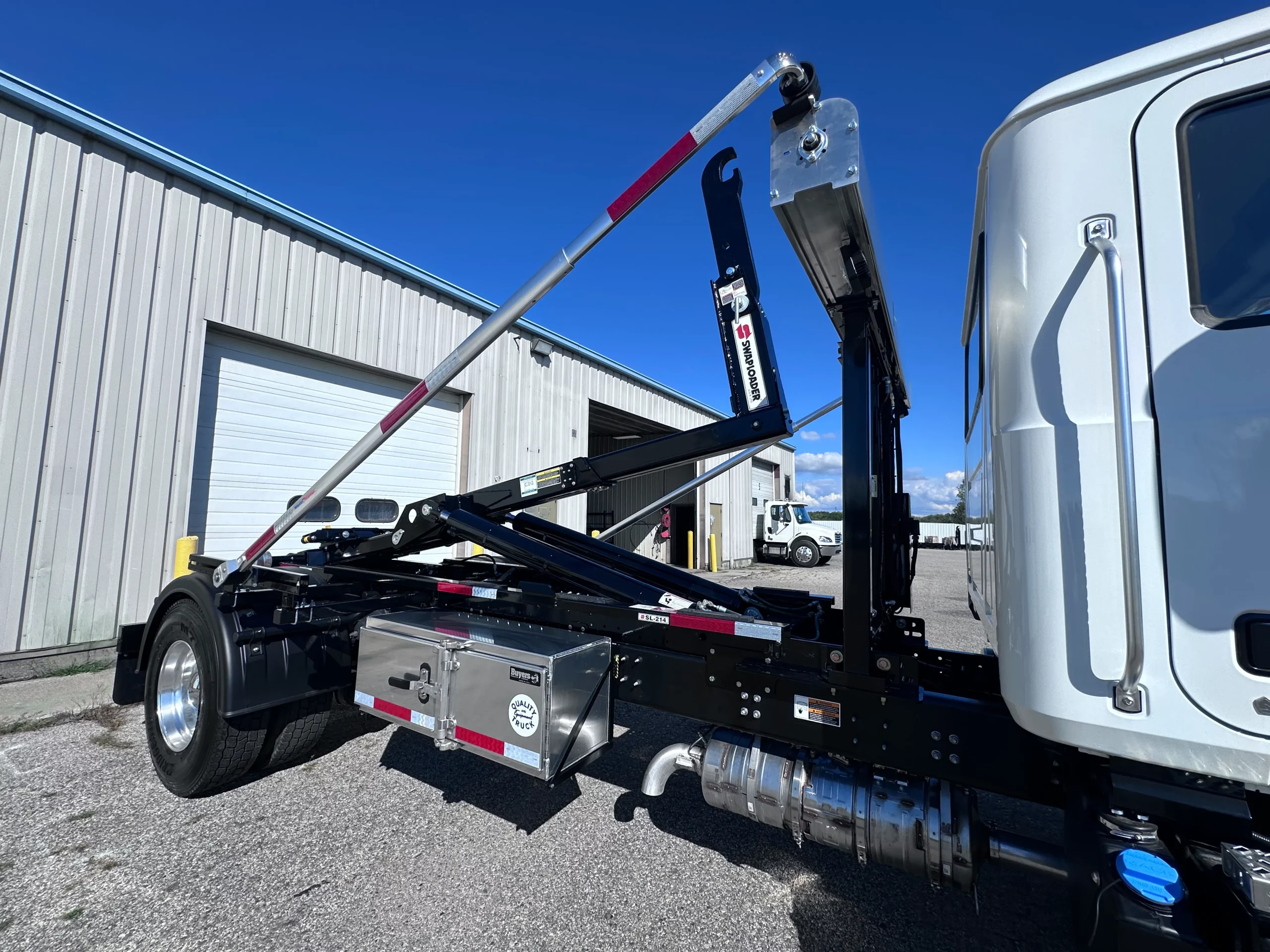 NEW 2025 Mack MD7 Hooklift Truck NEW 2025 Mack MD7 Hooklift Truck - image 6 of 6