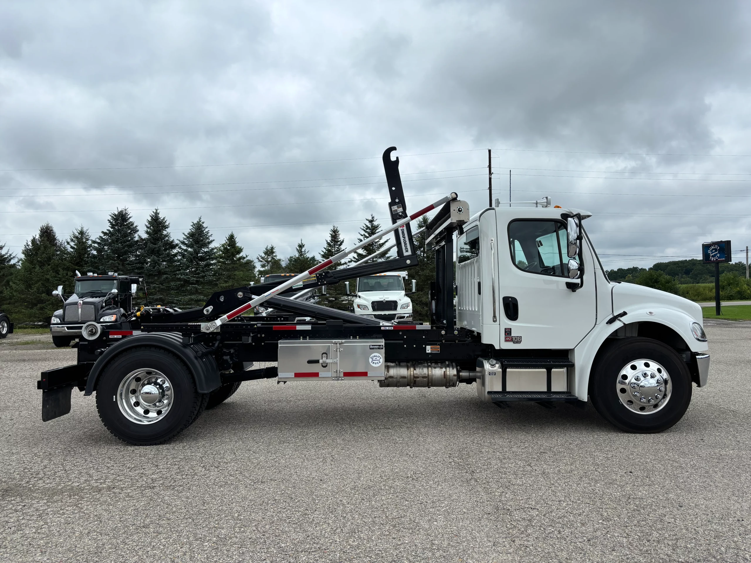 2026 Freightliner M2 106 — photo 4
