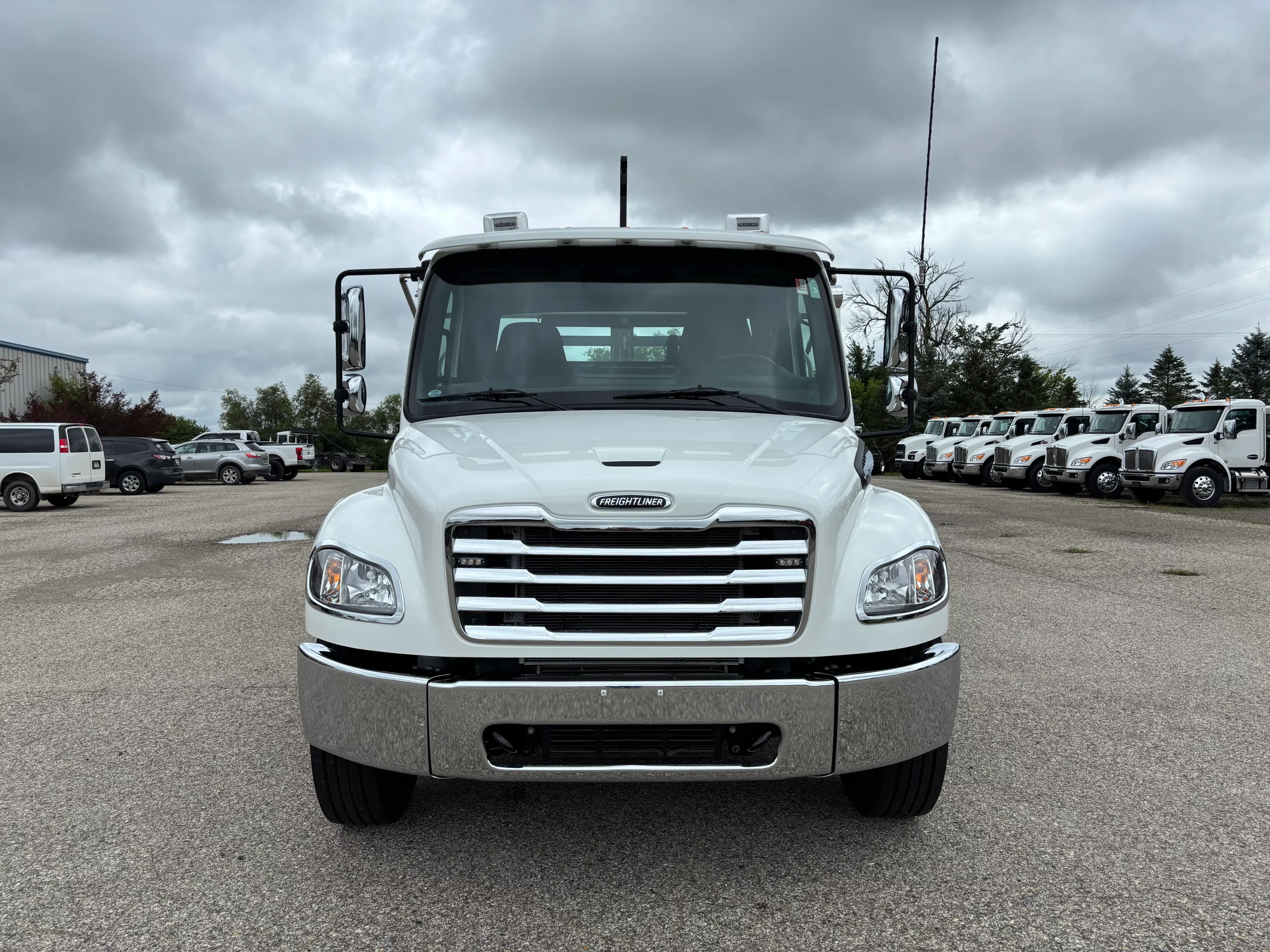 2026 Freightliner M2 106 — photo 2
