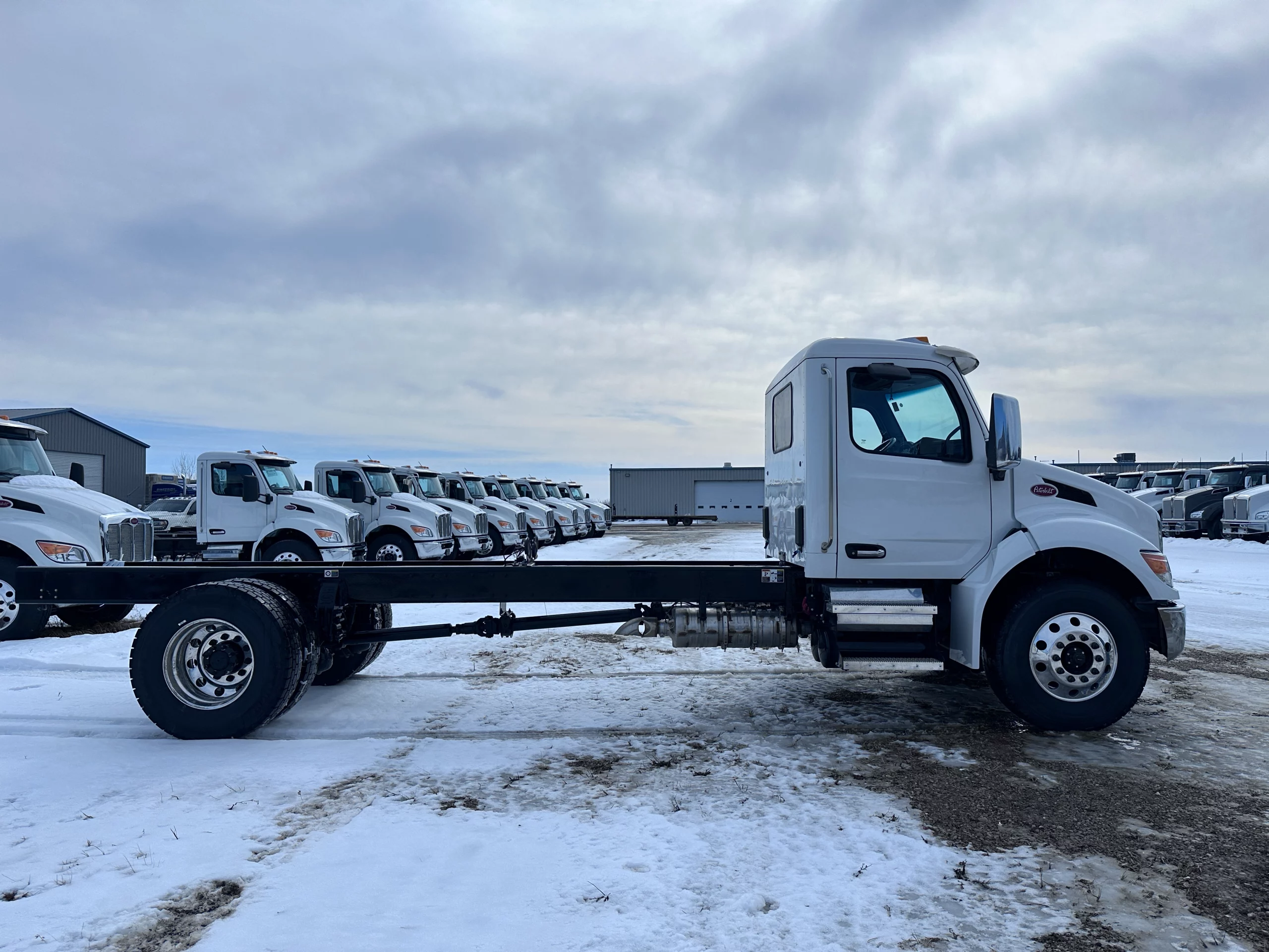 NEW 2026 Peterbilt 536 Hooklift Truck - image 4 of 6