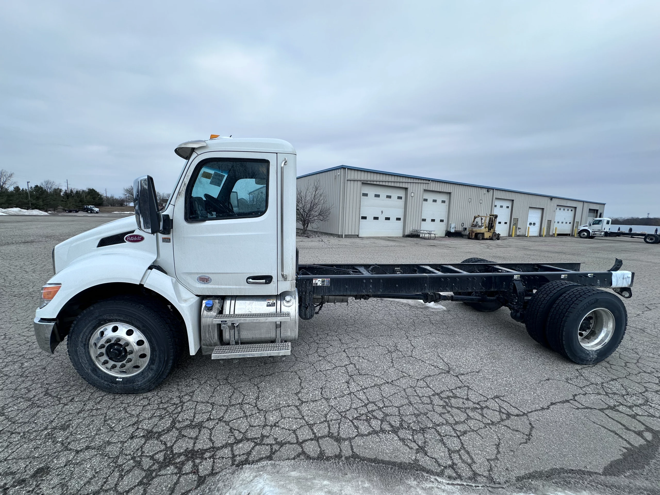 NEW 2026 Peterbilt 536 Hooklift Truck - image 5 of 6