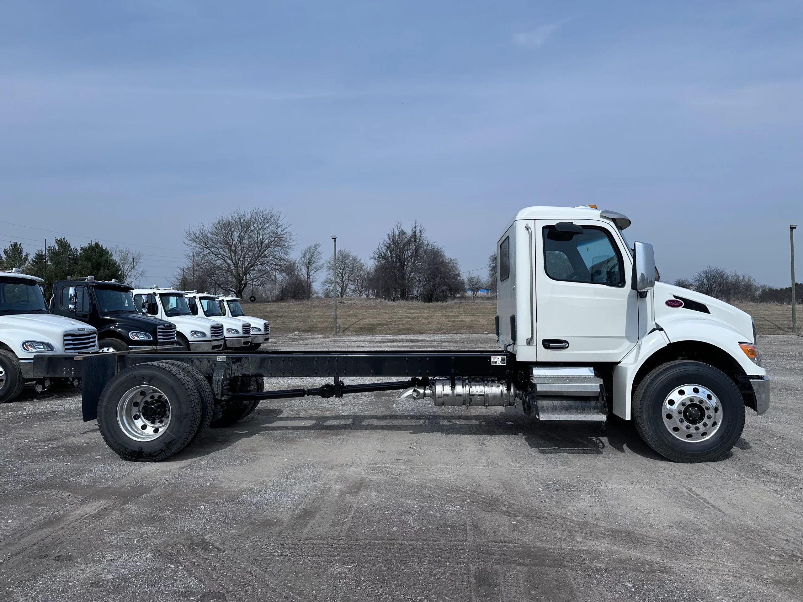 NEW 2026 Peterbilt 536 Hooklift Truck - image 4 of 6