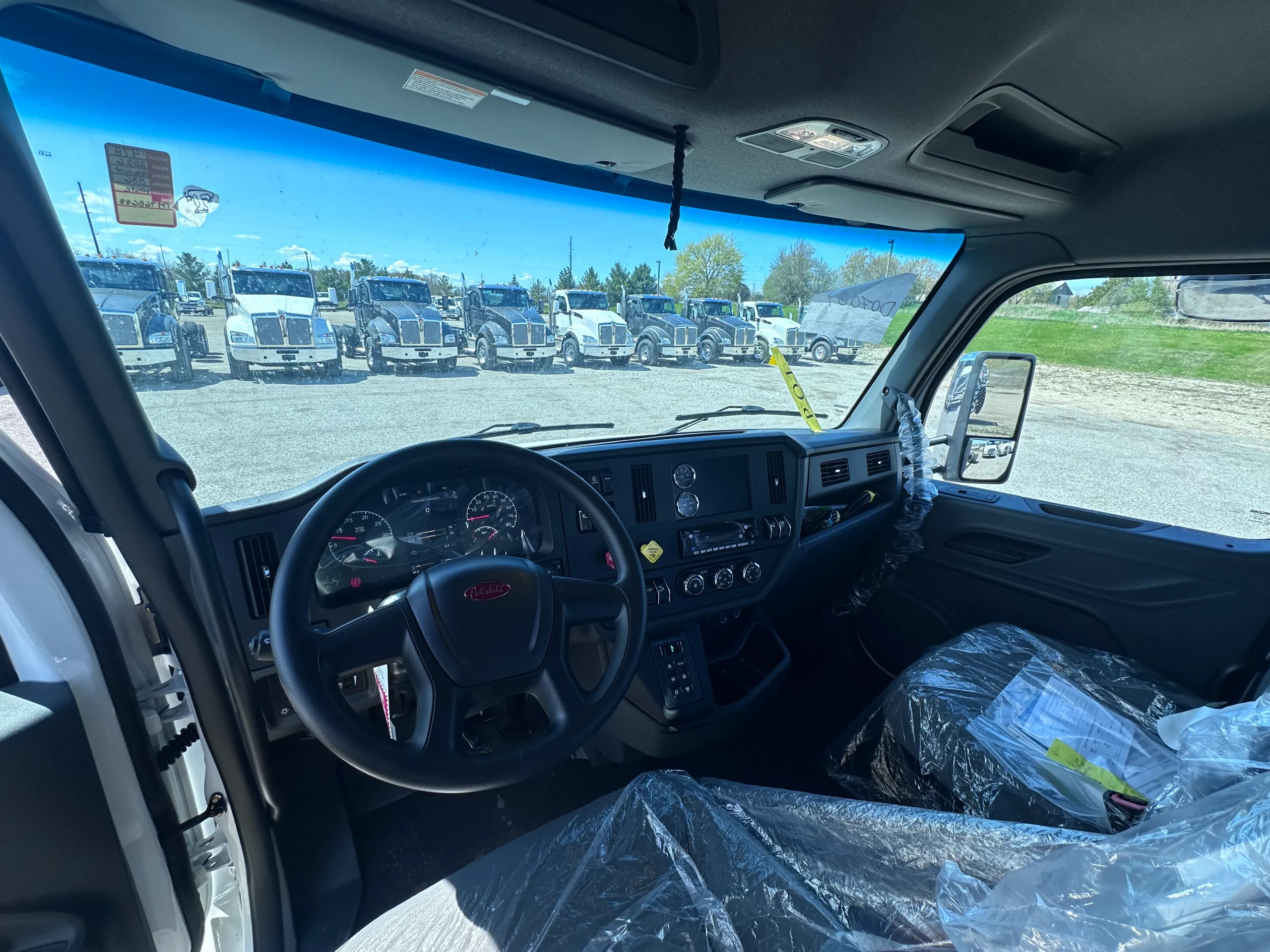 NEW 2026 Peterbilt 536 Hooklift Truck - image 5 of 6