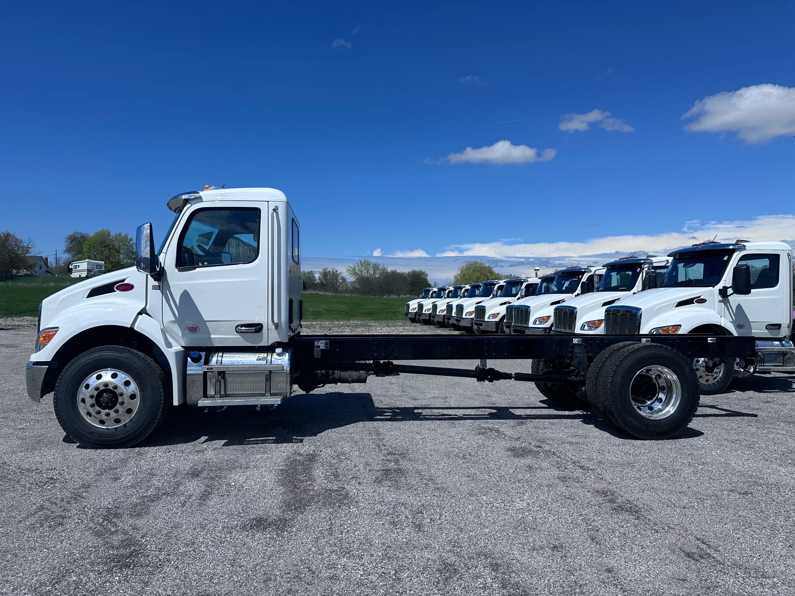 NEW 2026 Peterbilt 536 Hooklift Truck - image 4 of 6