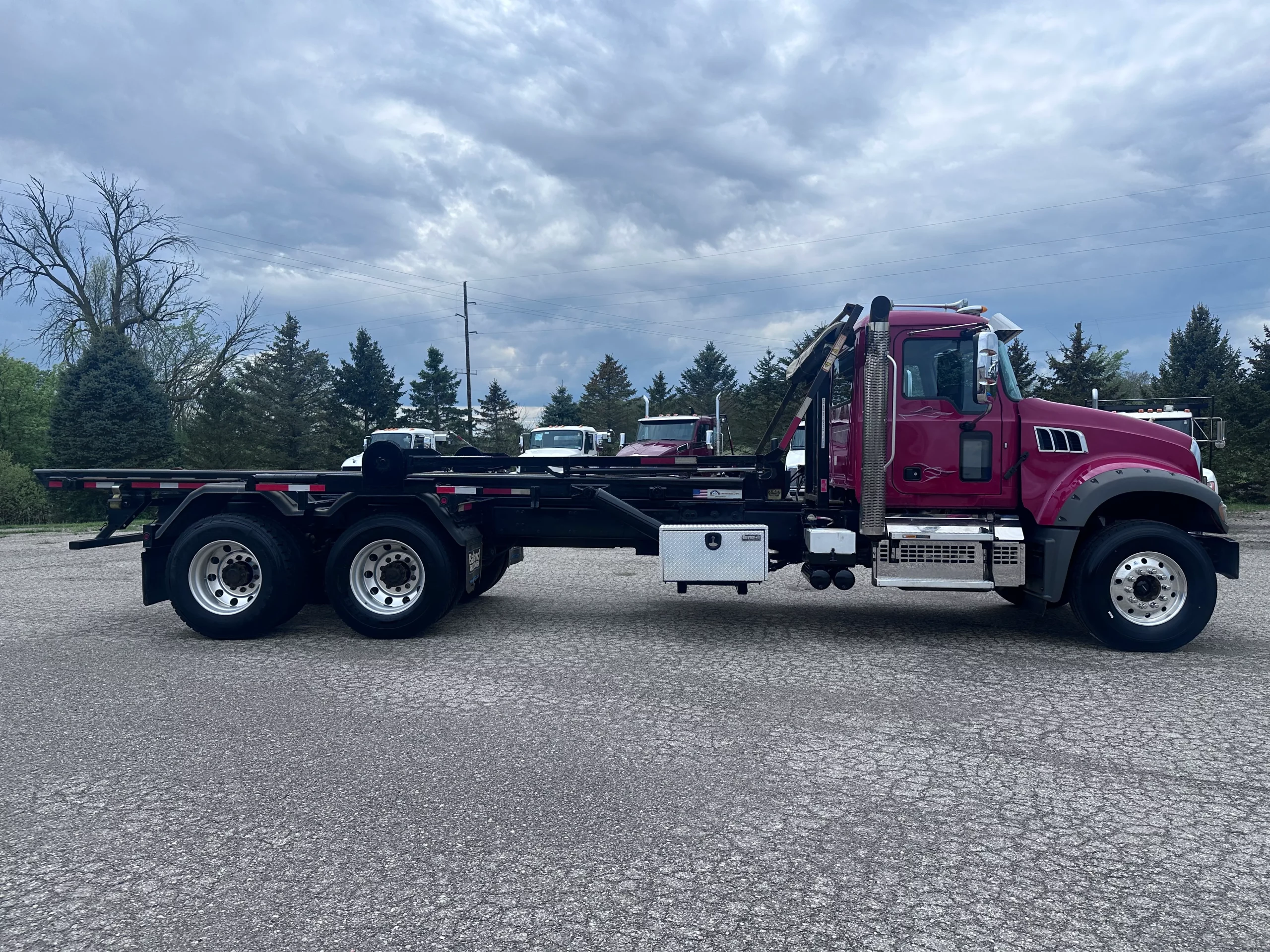 USED 2020 Mack Granite Roll Off Truck - image 4 of 6