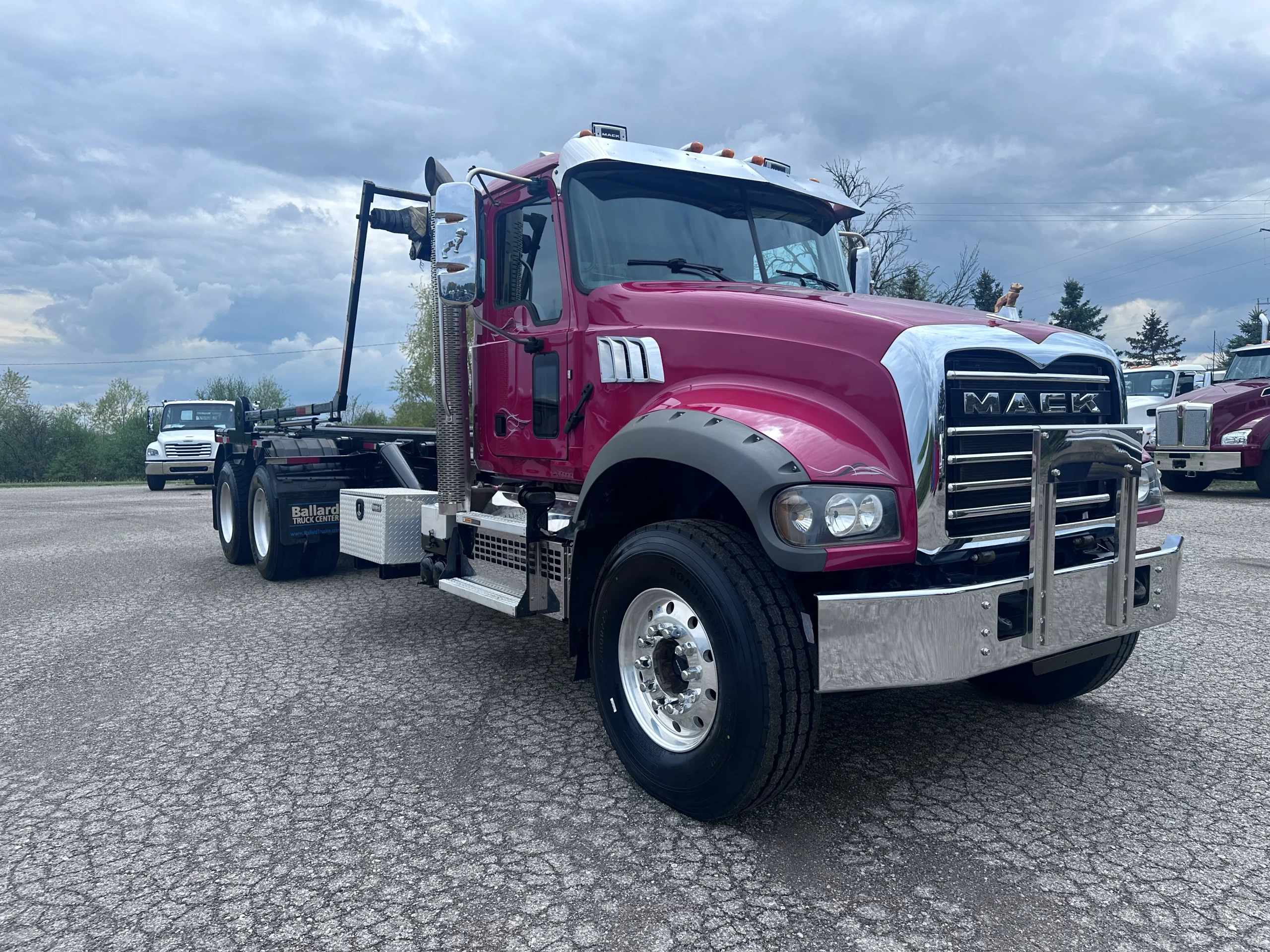 USED 2020 Mack Granite Roll Off Truck - image 3 of 6