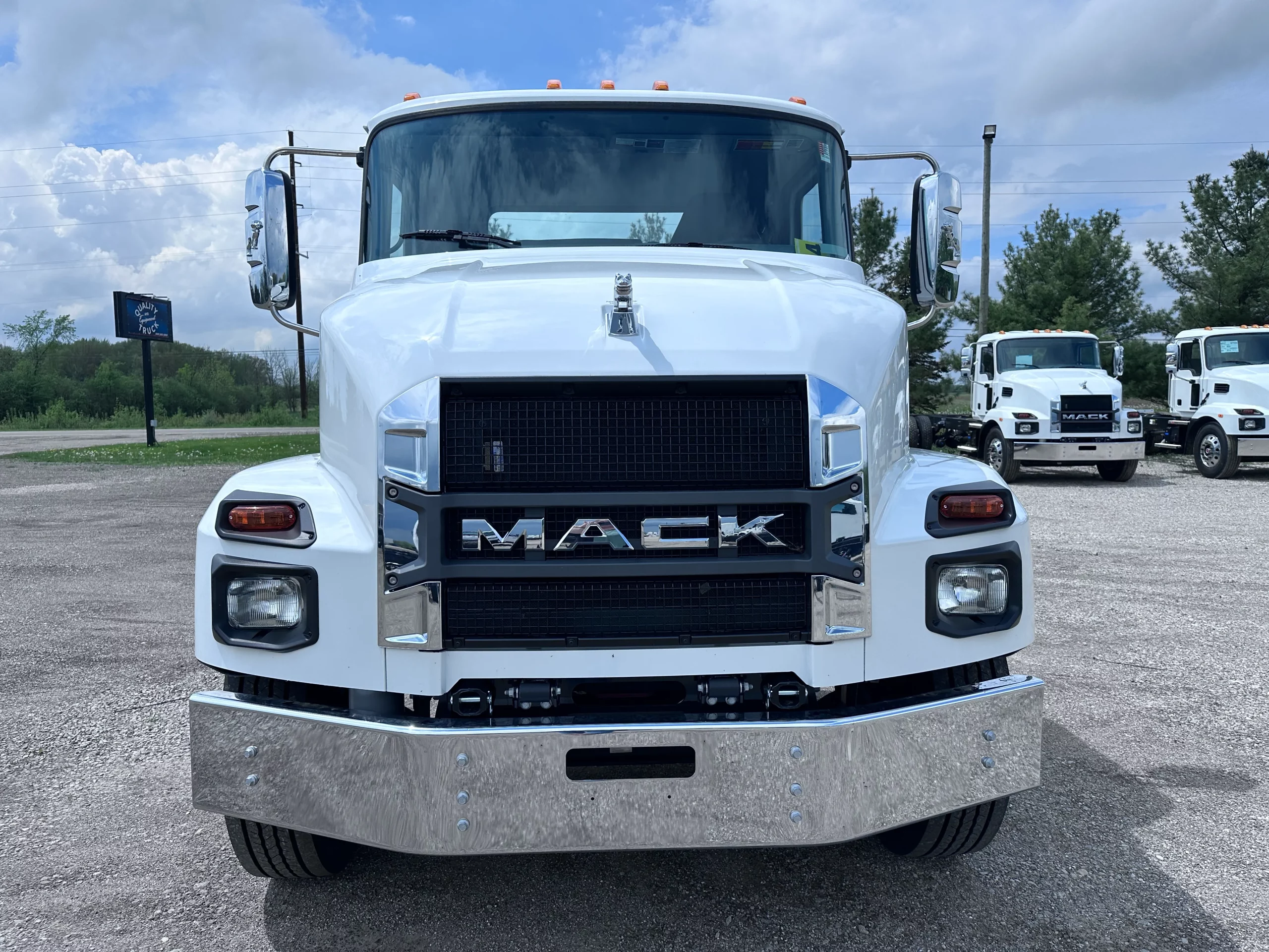 New 2026 Mack Md7 Hooklift Truck NEW 2026 Mack MD7 Hooklift Truck - image 2 of 6