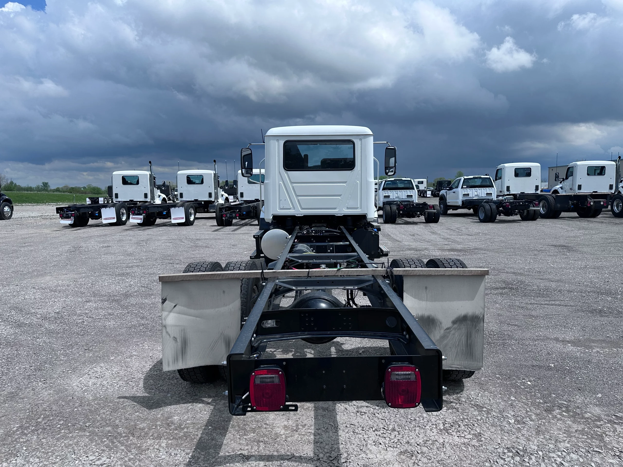 New 2026 Mack Md7 Hooklift Truck NEW 2026 Mack MD7 Hooklift Truck - image 6 of 6