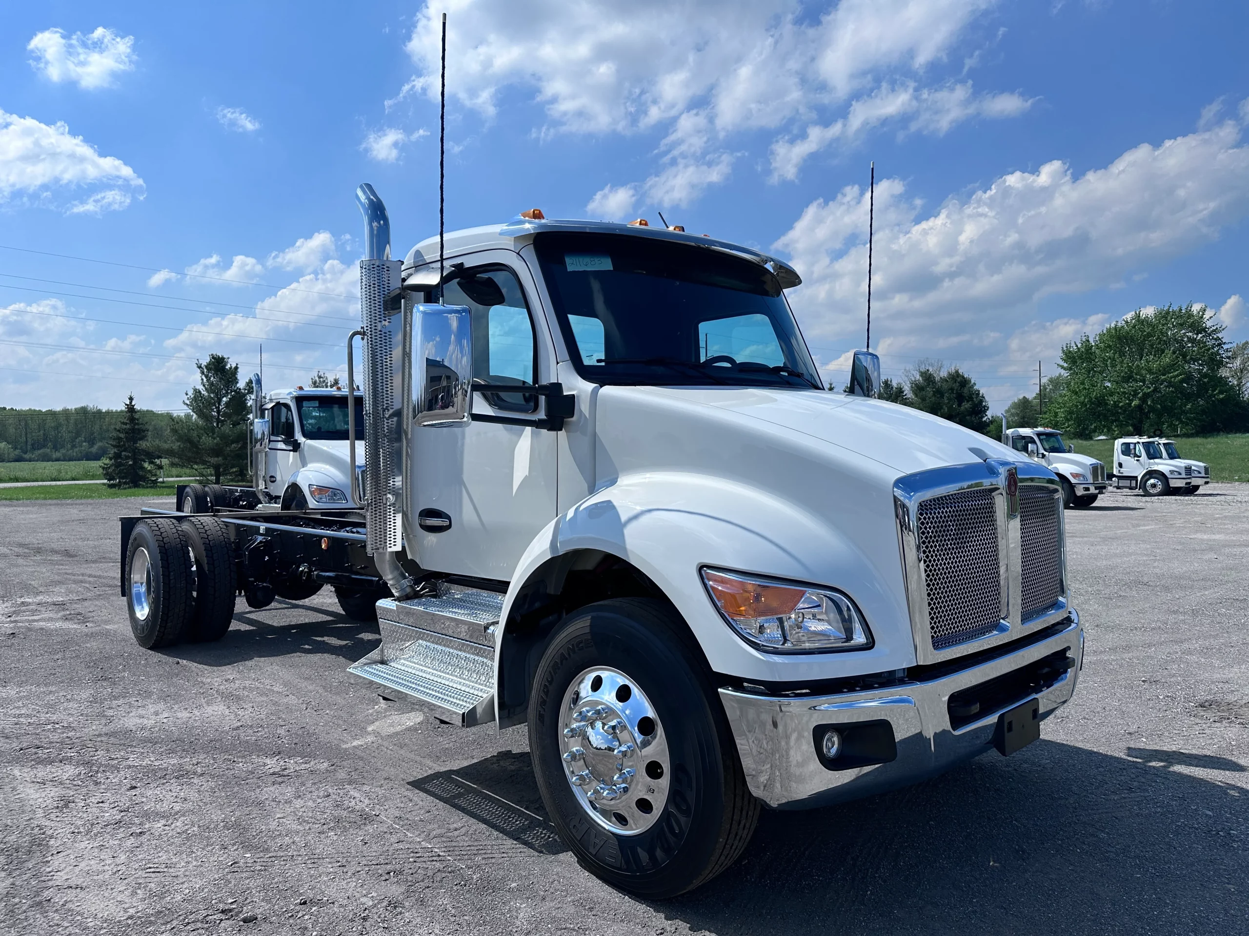 NEW 2026 Kenworth T280 Hooklift Truck - image 1 of 6