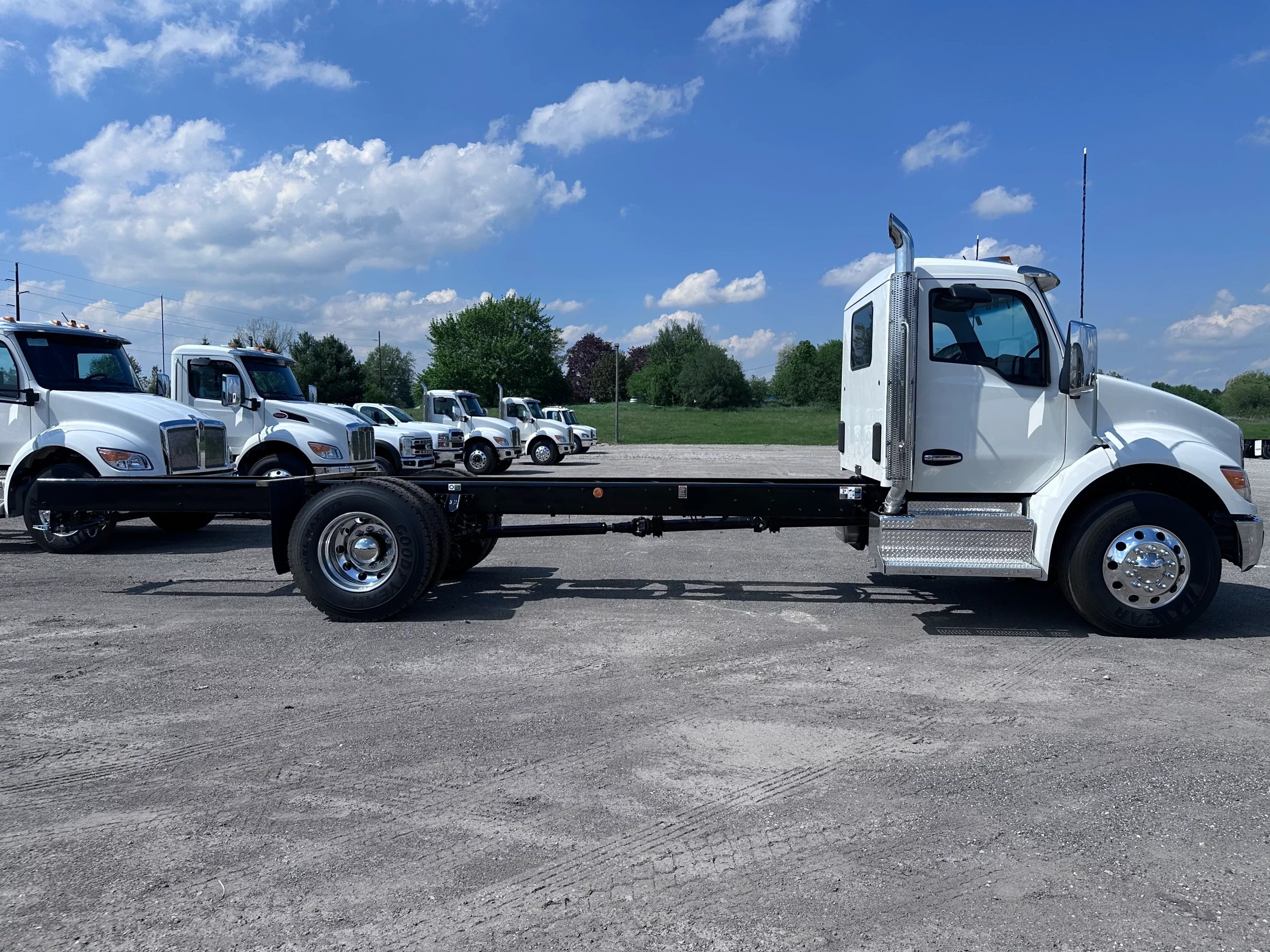 NEW 2026 Kenworth T280 Hooklift Truck - image 4 of 6