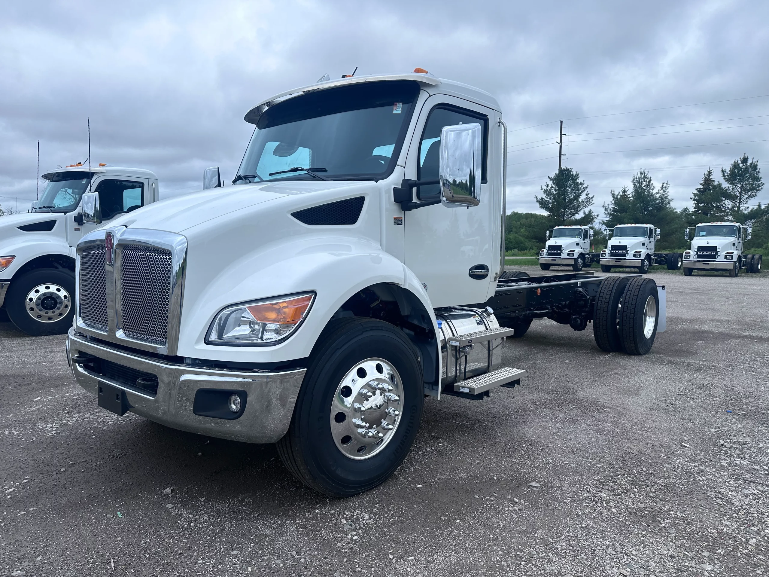 NEW 2026 Kenworth T380 Hooklift Truck - image 3 of 6