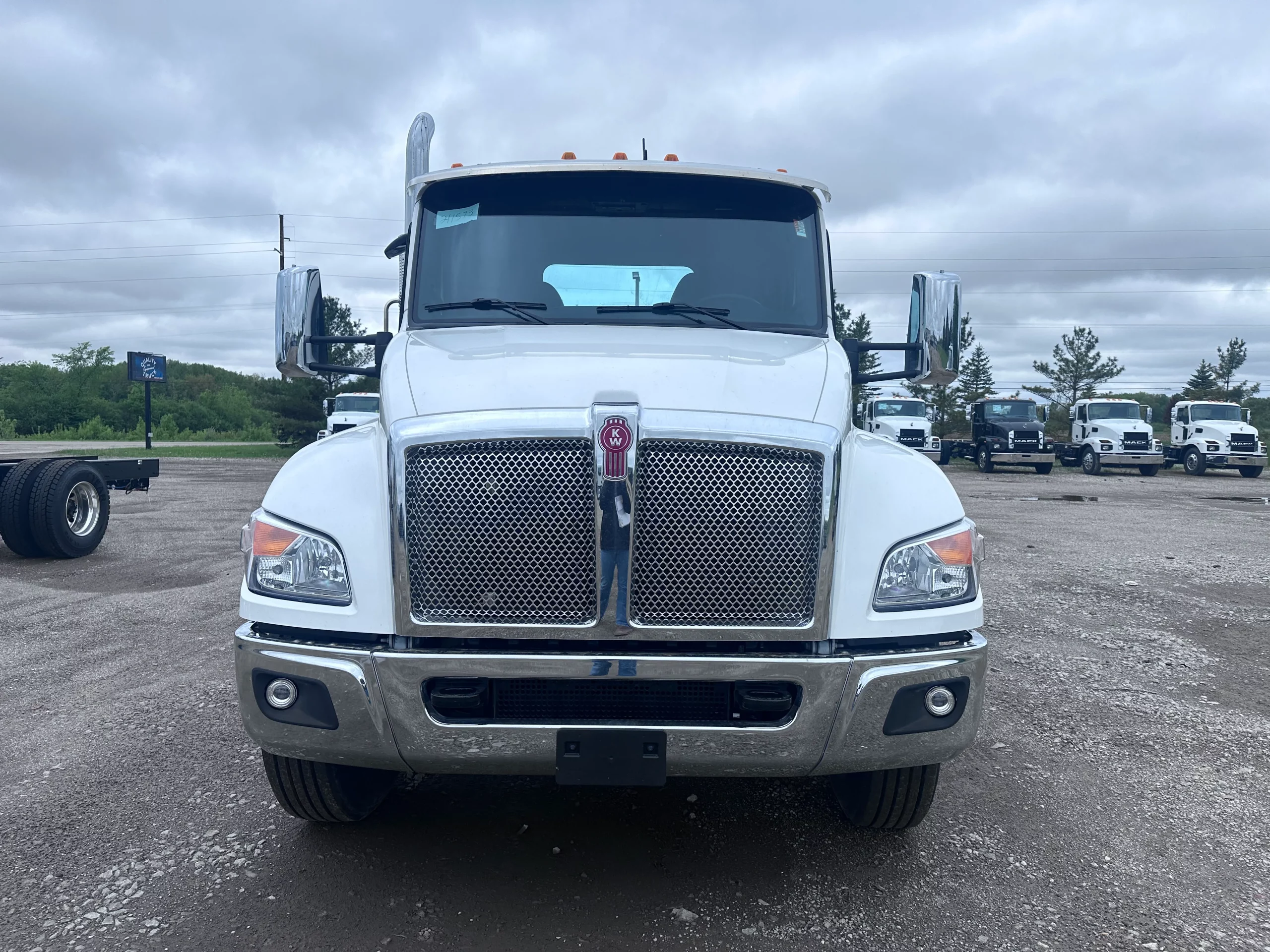 NEW 2026 Kenworth T380 Hooklift Truck - image 2 of 6
