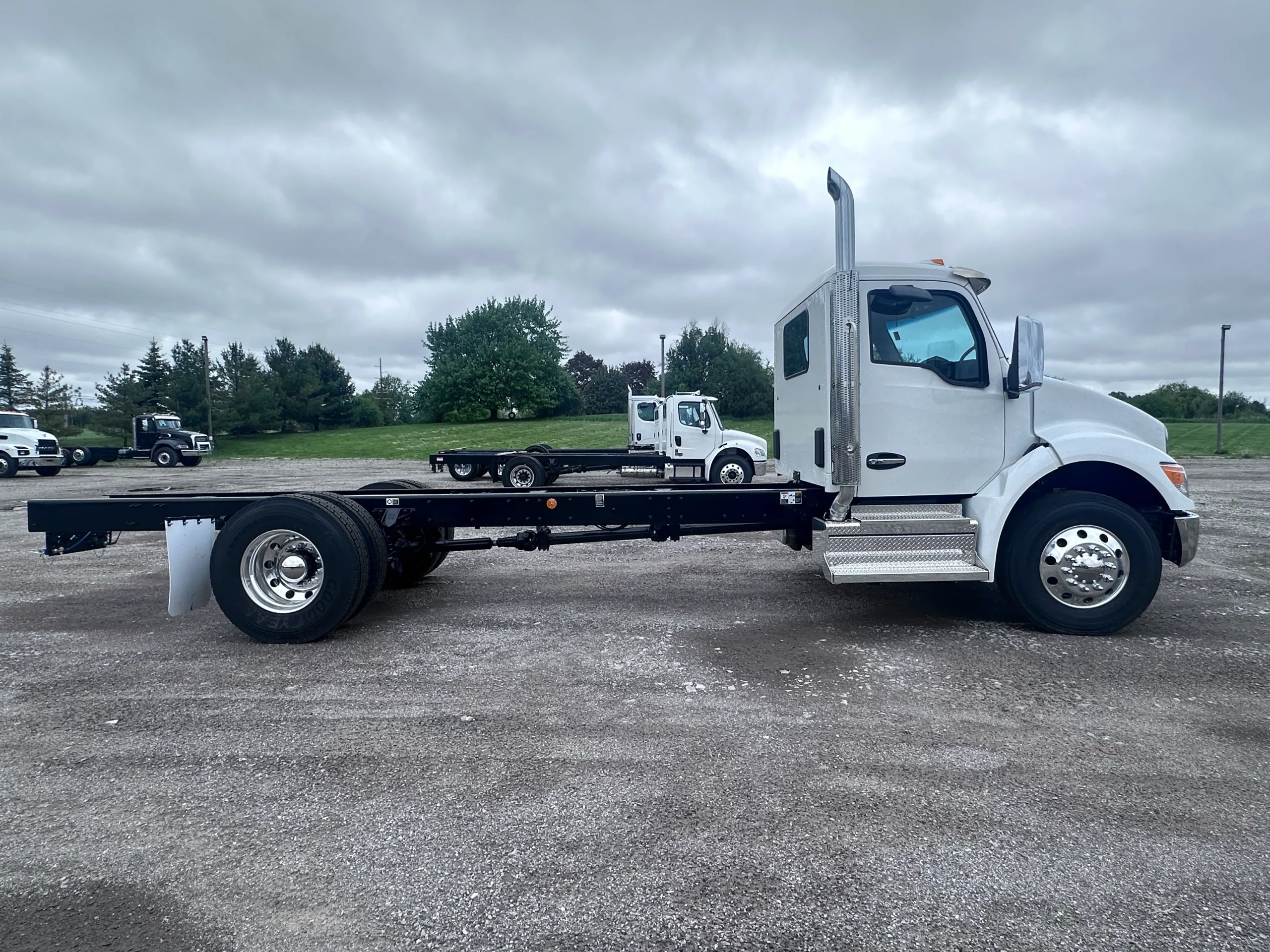NEW 2026 Kenworth T380 Hooklift Truck - image 4 of 6