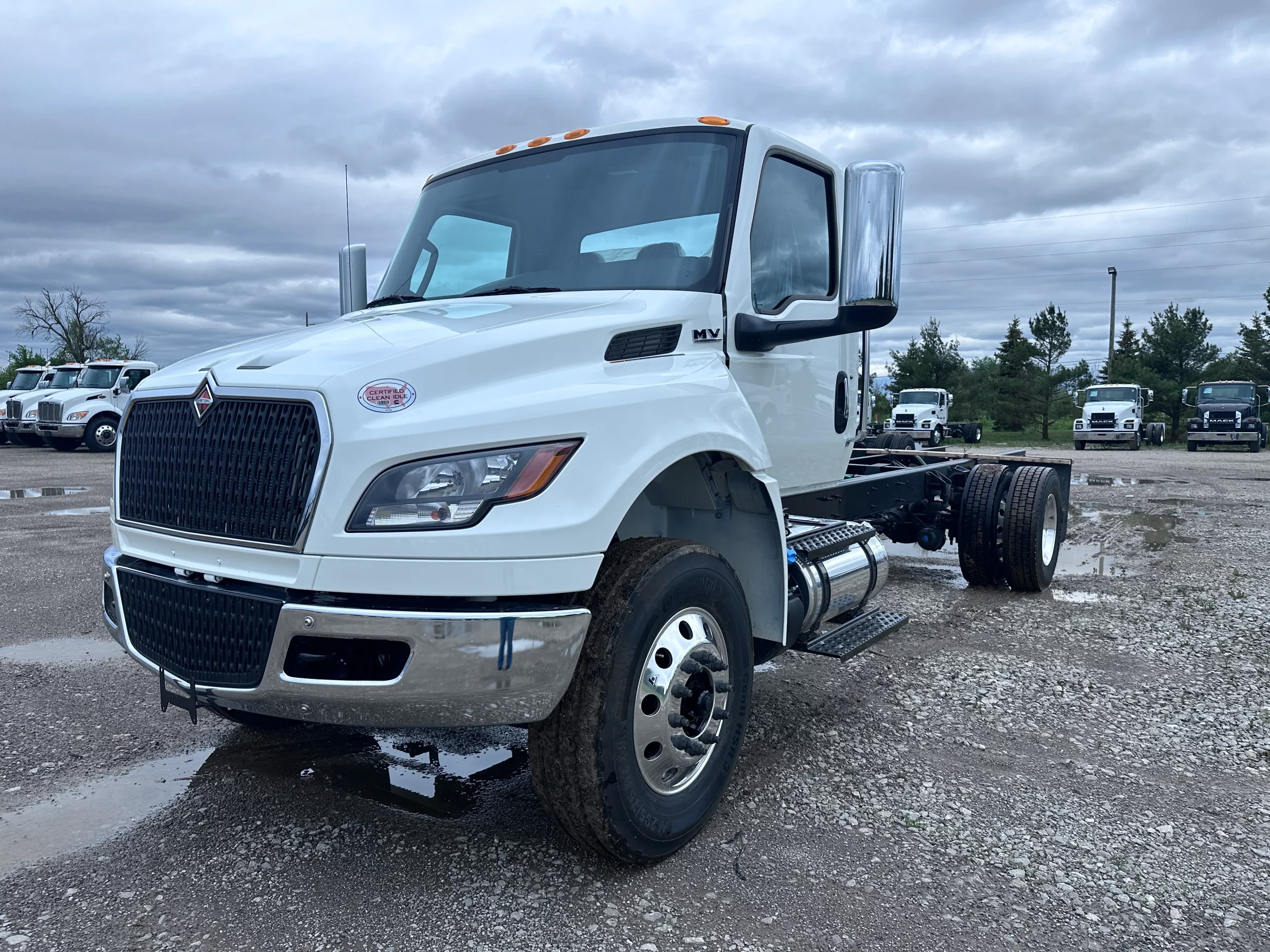 NEW 2026 International MV Hooklift Truck - image 3 of 6