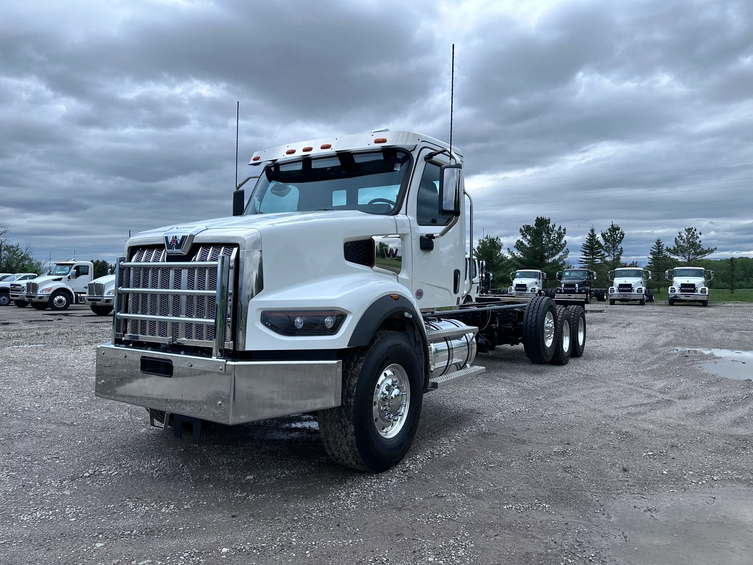 NEW 2026 Western Star 49X Hooklift Truck - image 3 of 6