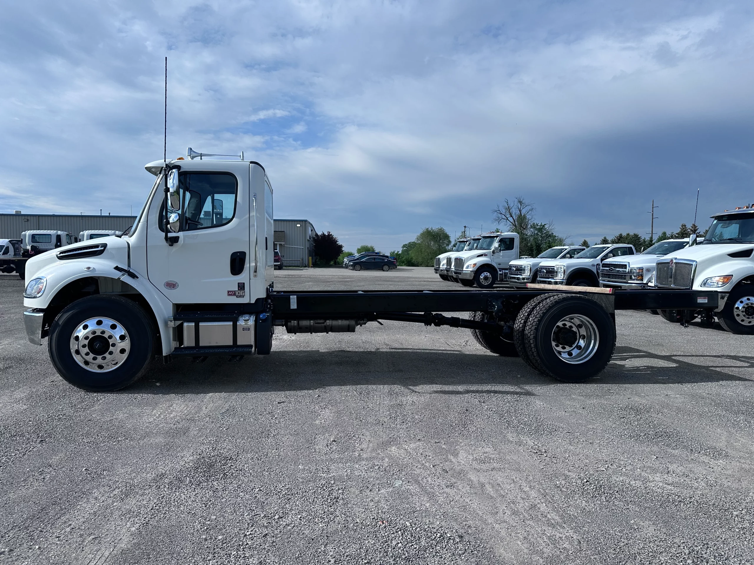 NEW 2025 Freightliner M2 Hooklift Truck - image 5 of 6