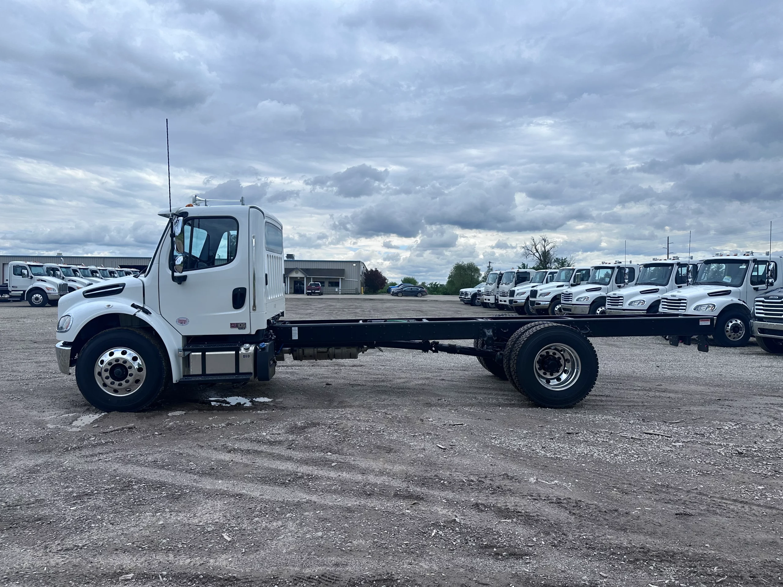 NEW 2026 Freightliner M2 Hooklift Truck - image 5 of 6