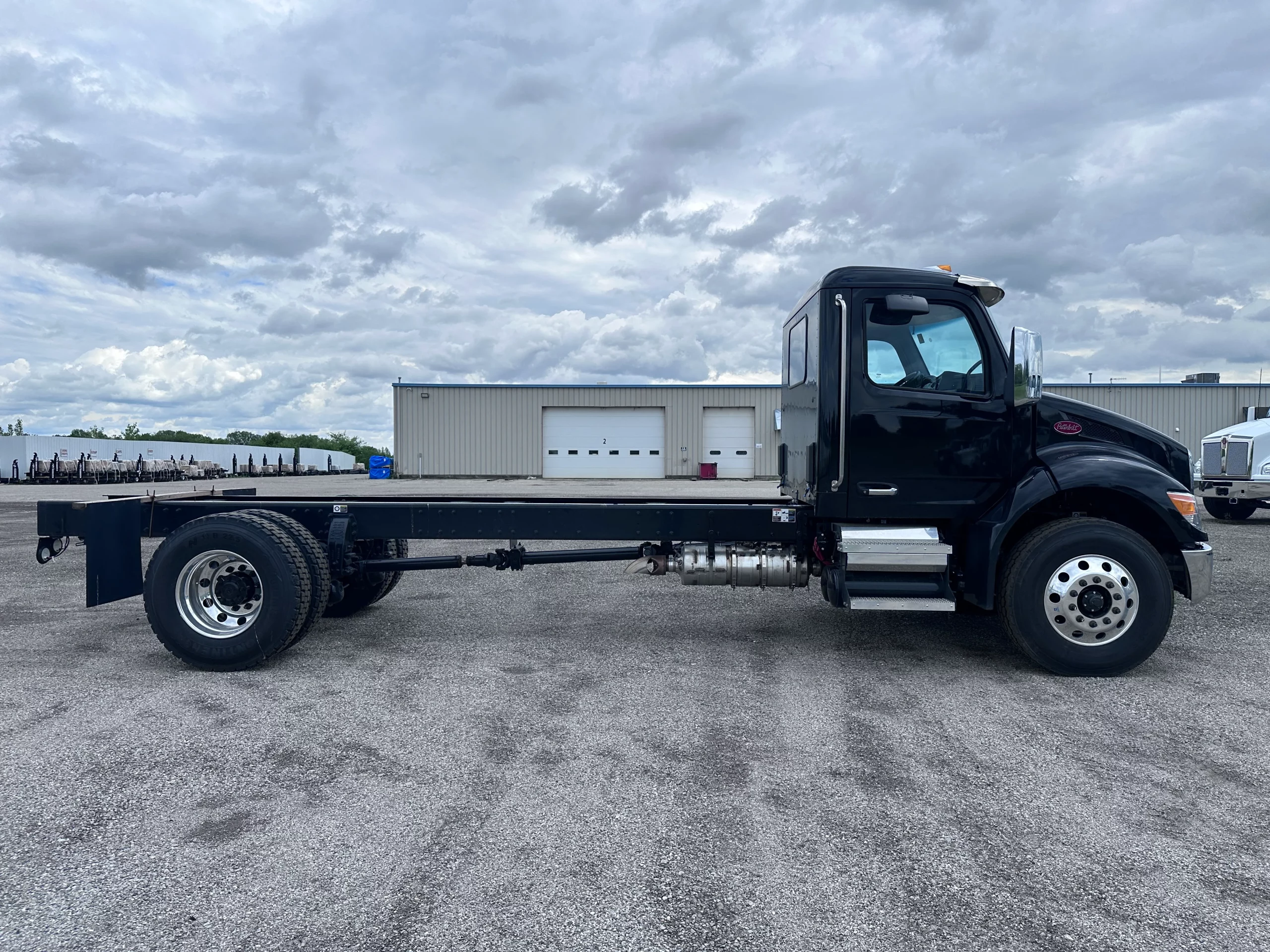 NEW 2026 Peterbilt 536 Hooklift Truck - image 4 of 6
